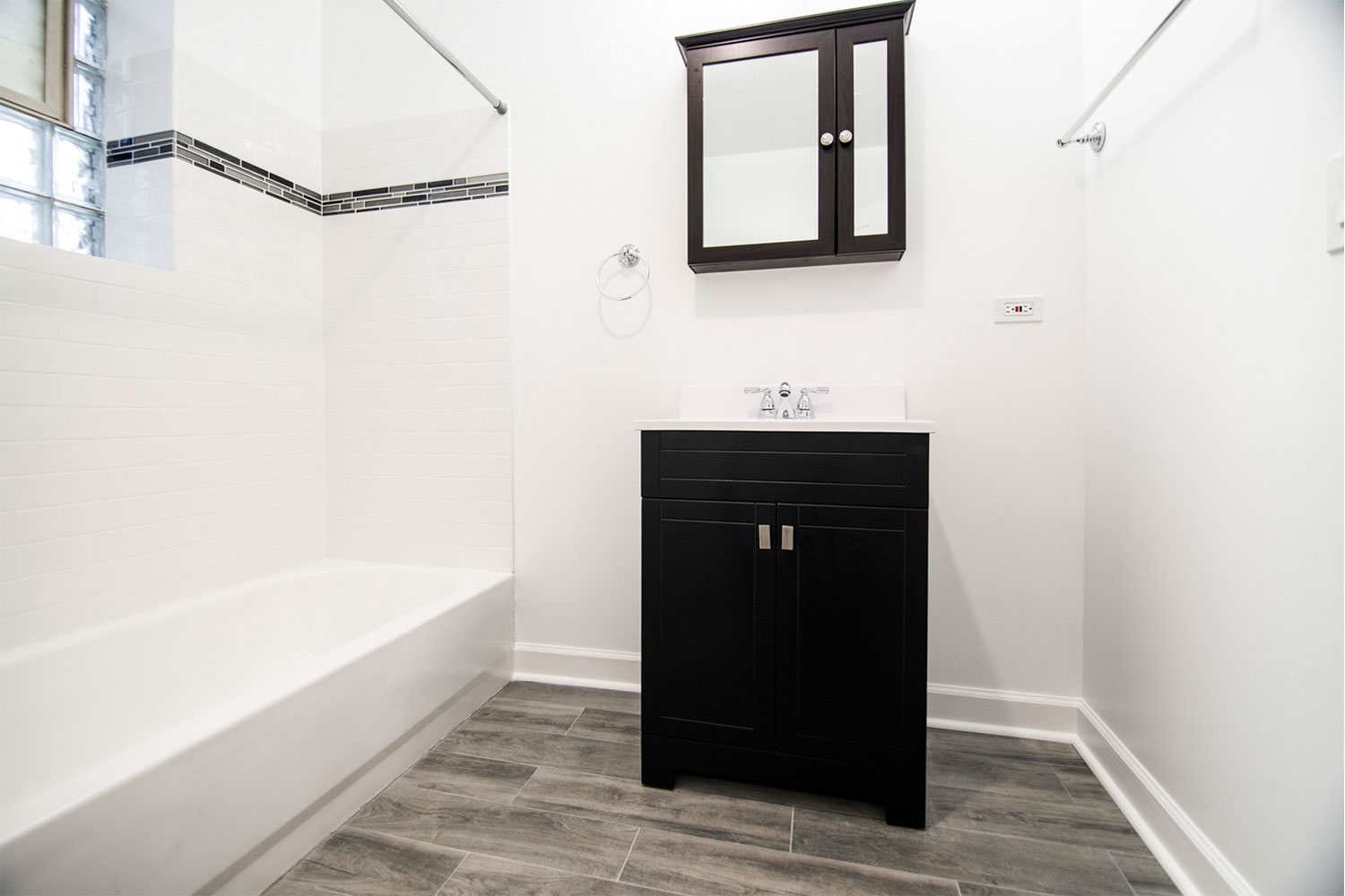 646 W Roscoe St Apt GDN, Chicago IL properties 646-48-w-roscoe-chicago-il-60657-lake-view 646-gdn