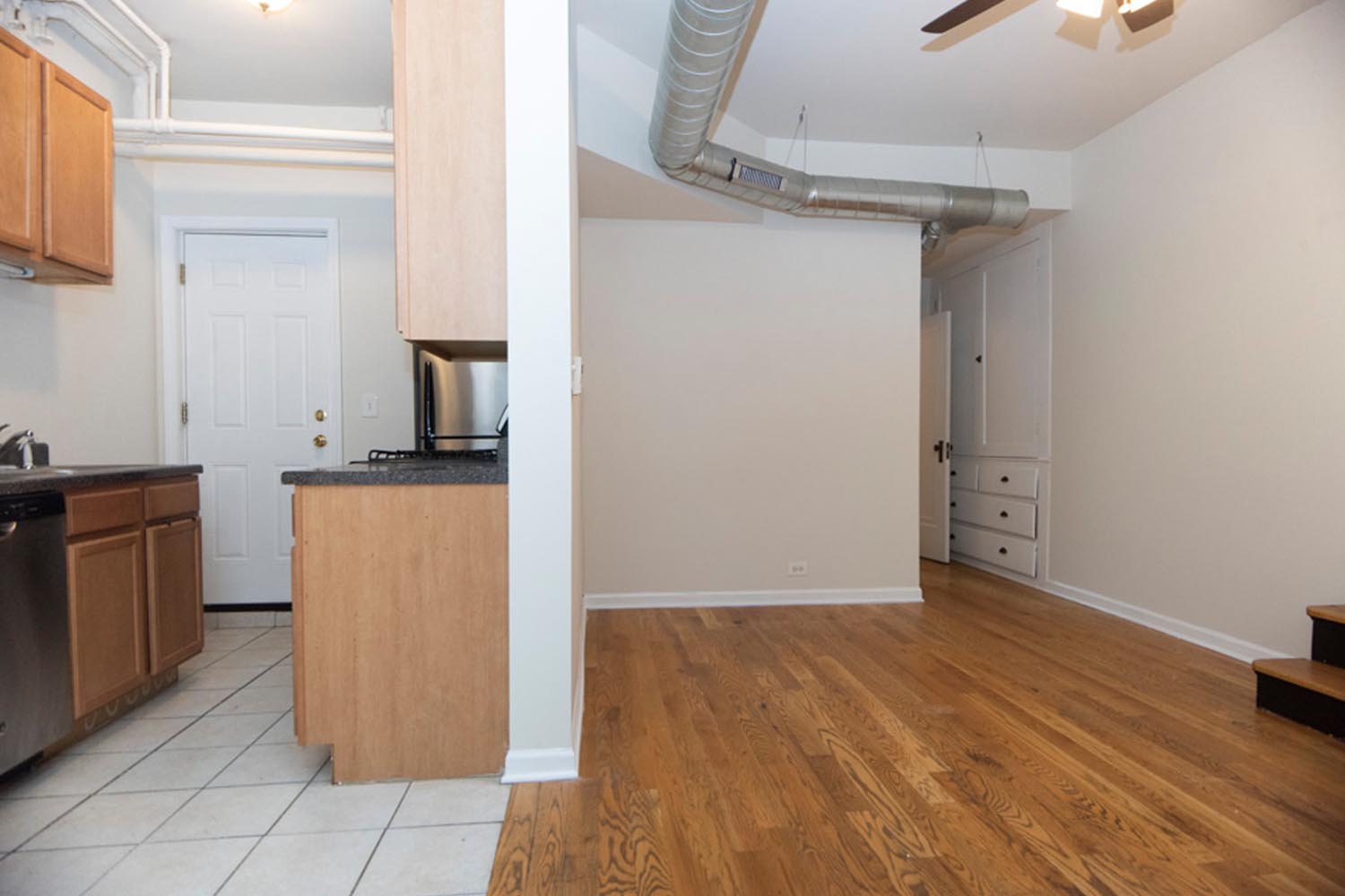 1253 W Henderson St Apt G, Chicago IL properties 3323-25-n-lakewood-chicago-il-60657-lake-view 1253-g