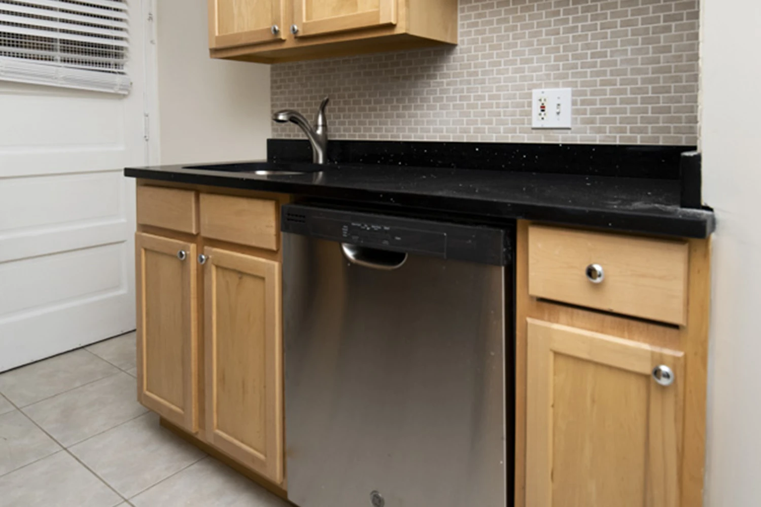1251 W Henderson St Apt 2, Chicago IL properties 3323-25-n-lakewood-chicago-il-60657-lake-view 1251-2   