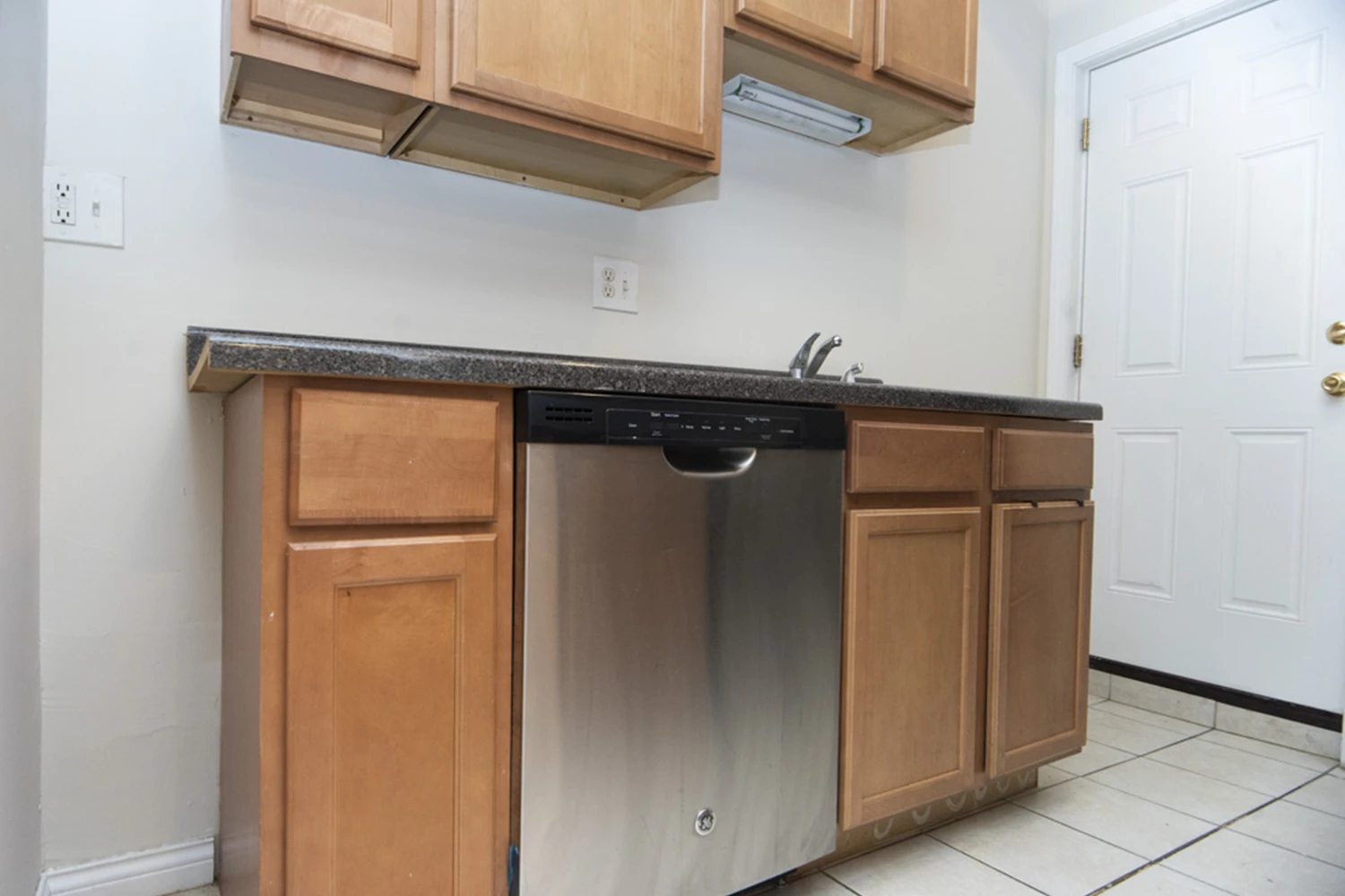 1253 W Henderson St Apt G, Chicago IL properties 3323-25-n-lakewood-chicago-il-60657-lake-view 1253-g