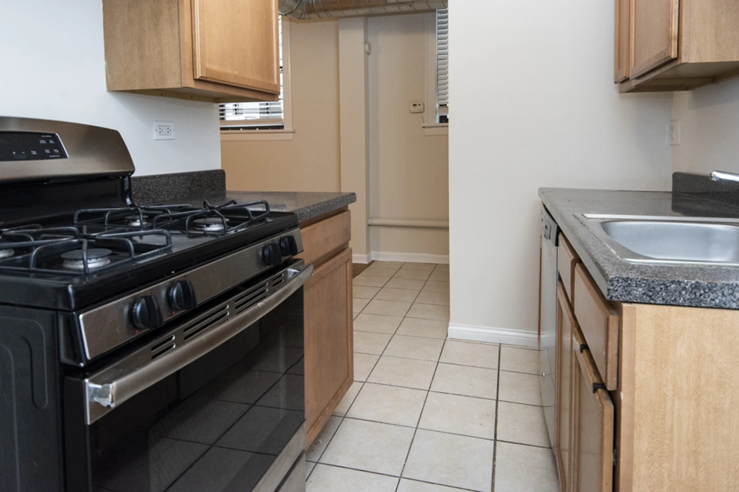 1253 W Henderson St Apt G, Chicago IL properties 3323-25-n-lakewood-chicago-il-60657-lake-view 1253-g