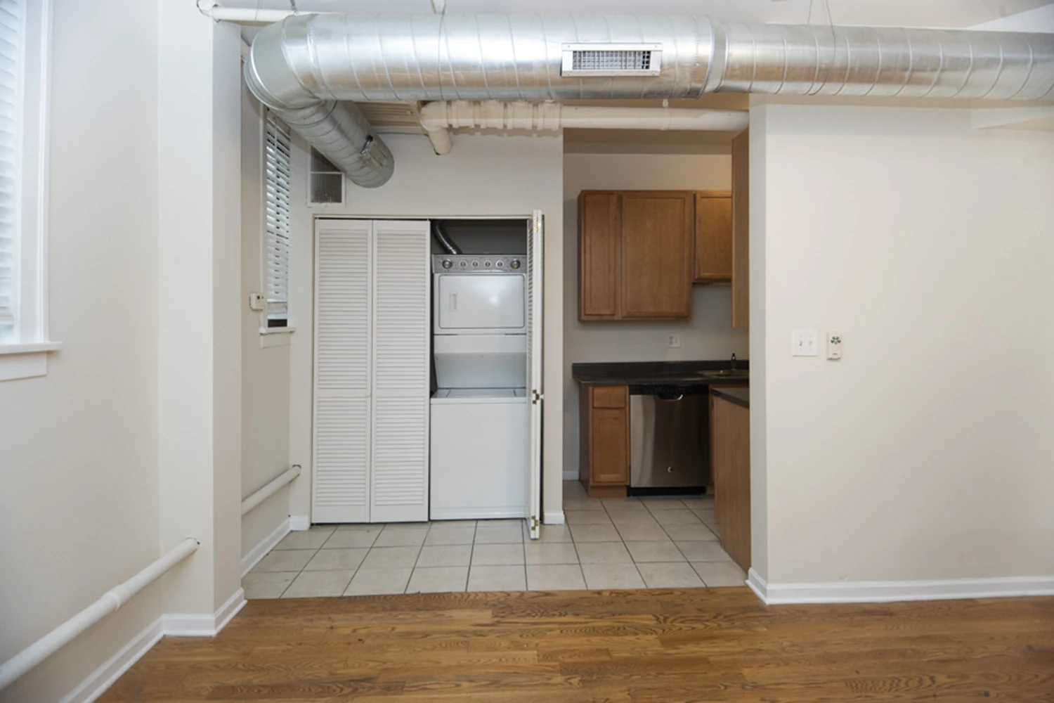 1253 W Henderson St Apt G, Chicago IL properties 3323-25-n-lakewood-chicago-il-60657-lake-view 1253-g