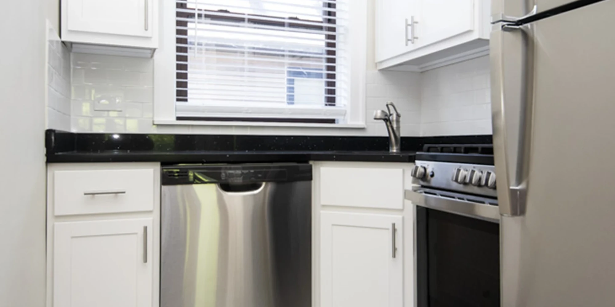 1255 W Henderson St Apt 2, Chicago IL properties 3323-25-n-lakewood-chicago-il-60657-lake-view 1255-2