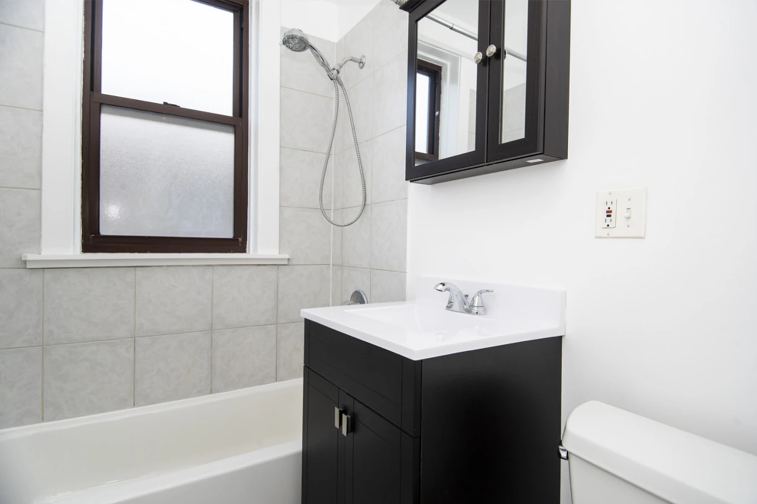 1255 W Henderson St Apt 2, Chicago IL properties 3323-25-n-lakewood-chicago-il-60657-lake-view 1255-2