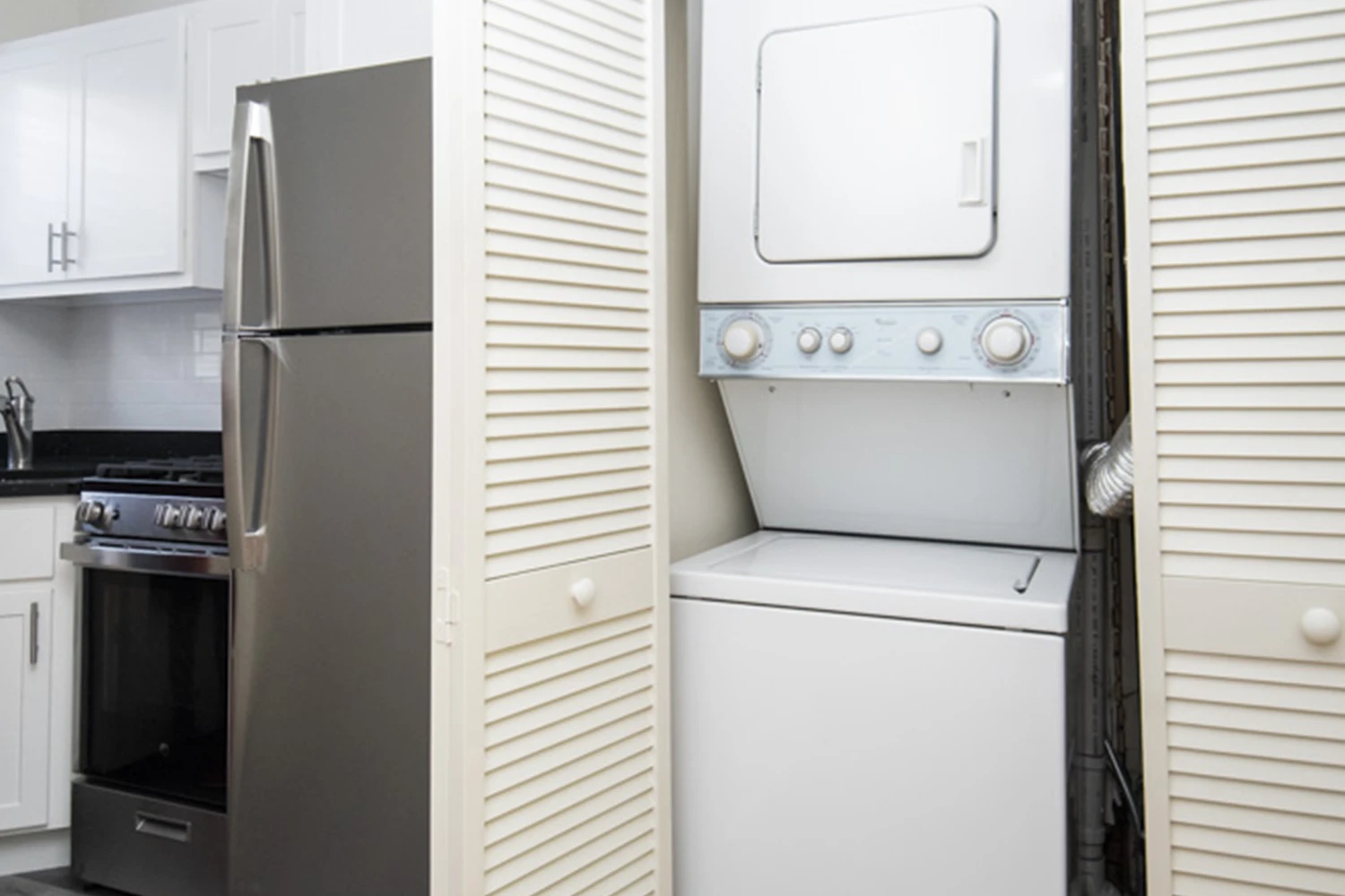 1255 W Henderson St Apt 2, Chicago IL properties 3323-25-n-lakewood-chicago-il-60657-lake-view 1255-2