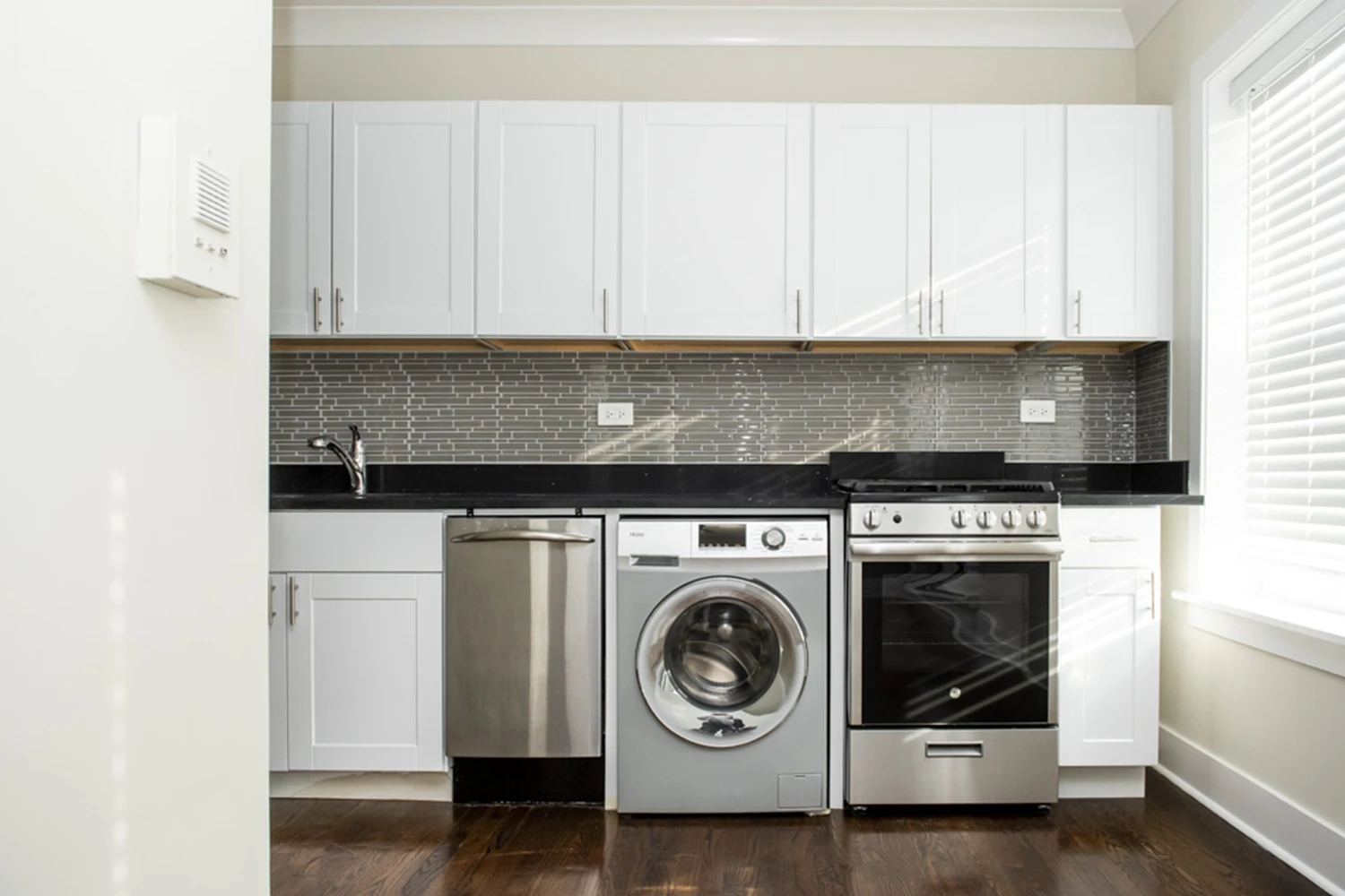 2129 N Dayton St Apt 206, Chicago IL properties 2129-n-dayton-chicago-il-60614-lincoln-park 2129-206   