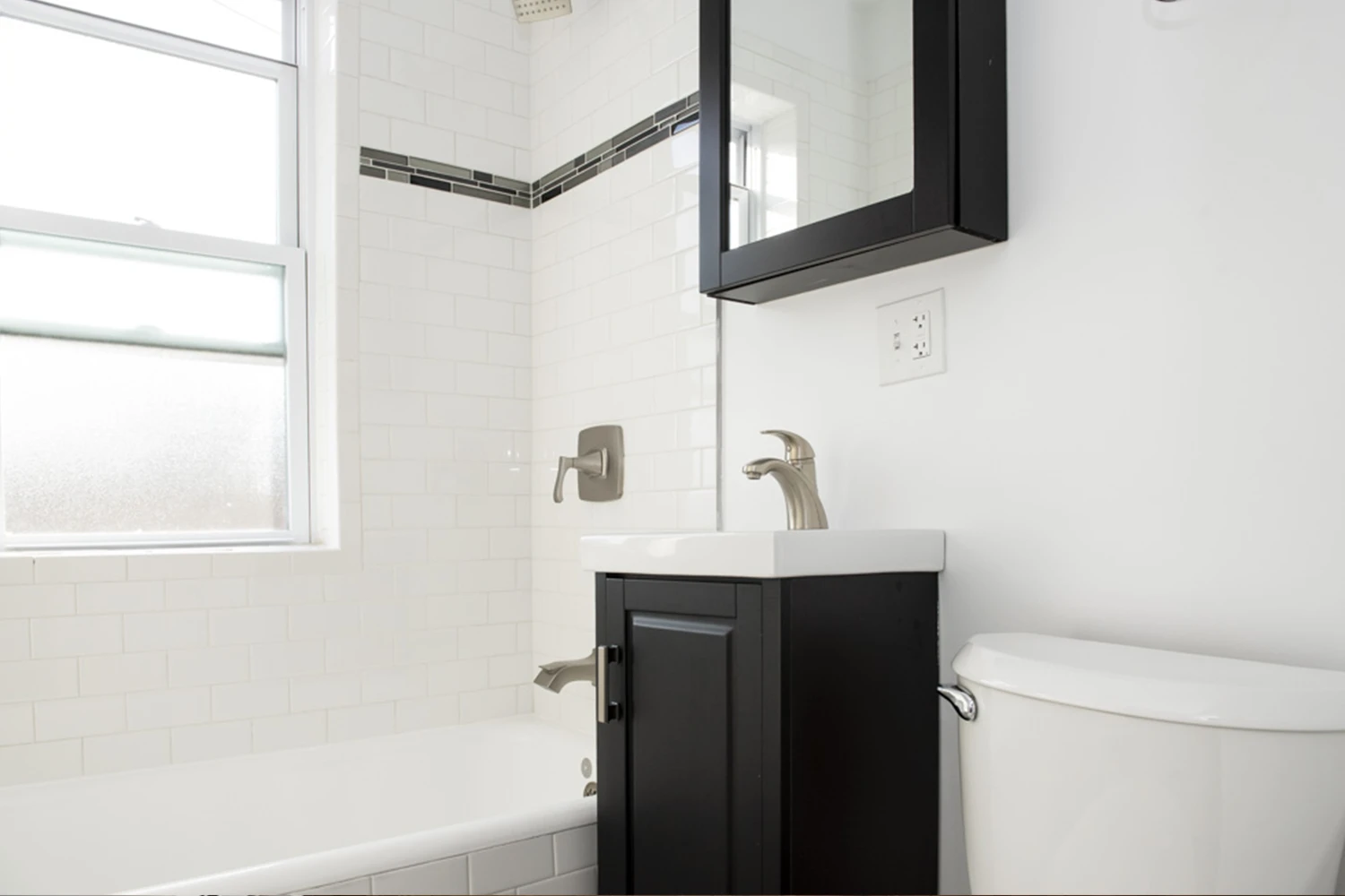 2129 N Dayton St Apt 206, Chicago IL properties 2129-n-dayton-chicago-il-60614-lincoln-park 2129-206   