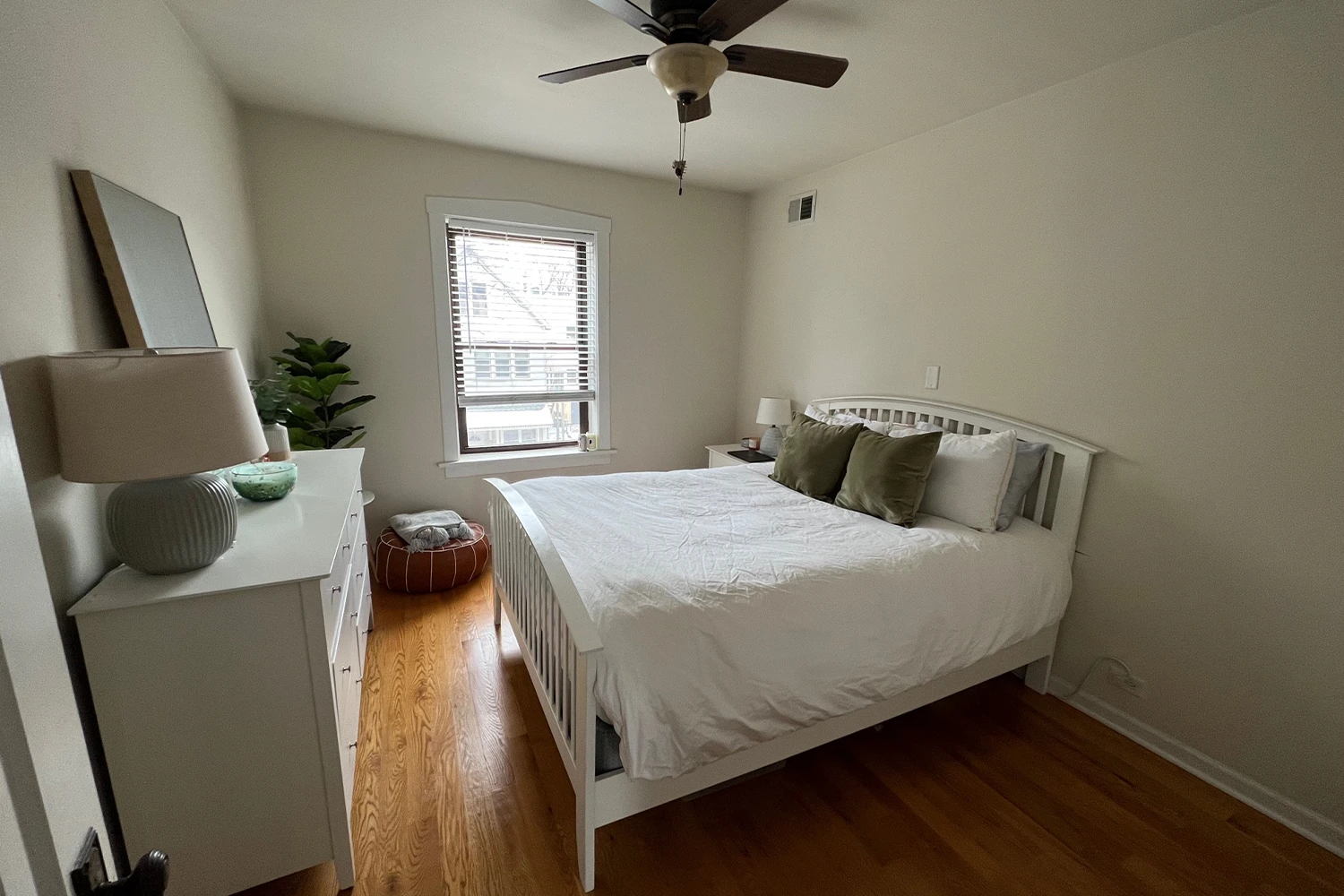 3323 N Lakewood Ave Apt 2, Chicago IL properties 3323-25-n-lakewood-chicago-il-60657-lake-view 3323-2