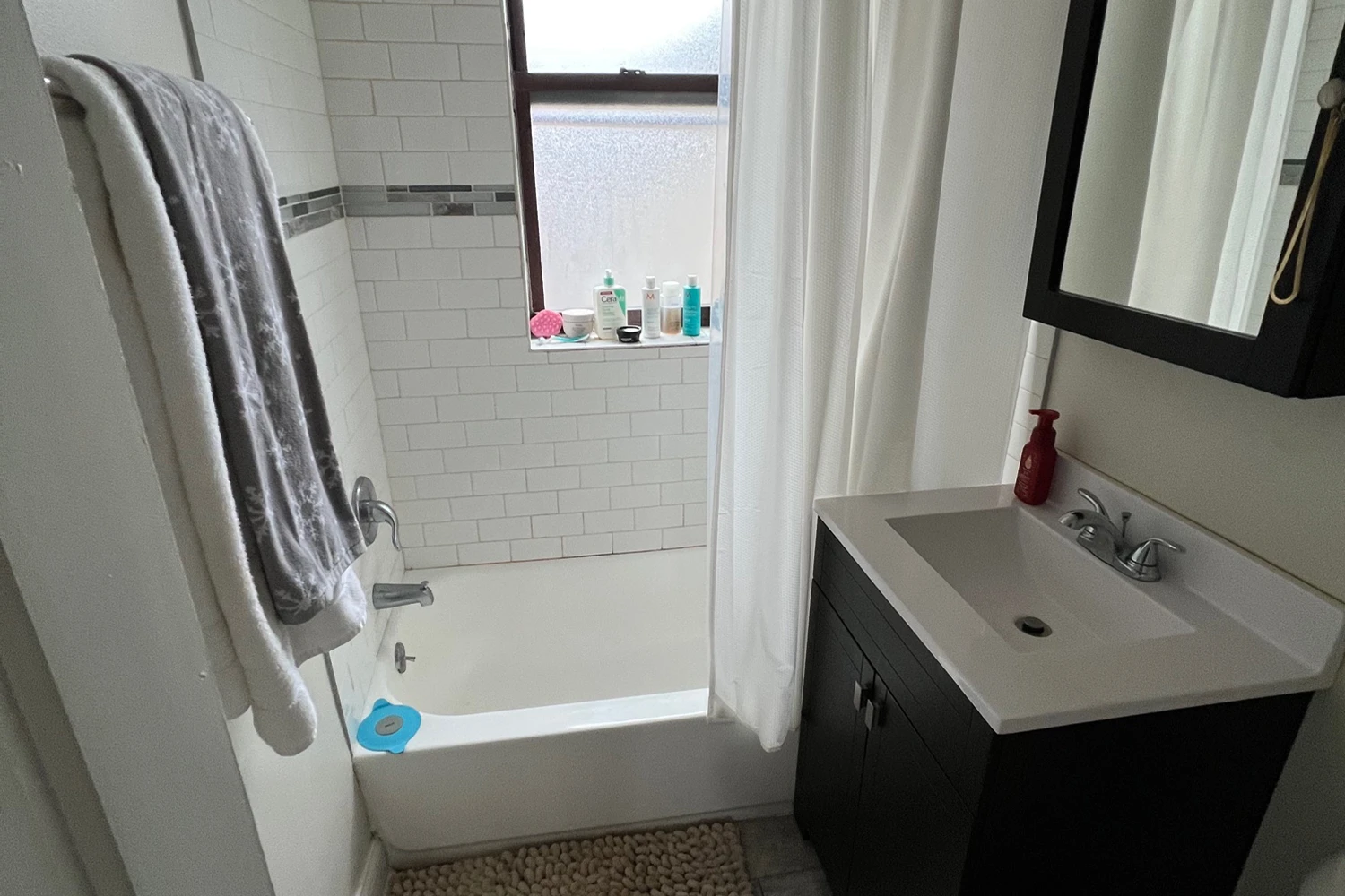 3323 N Lakewood Ave Apt 2, Chicago IL properties 3323-25-n-lakewood-chicago-il-60657-lake-view 3323-2