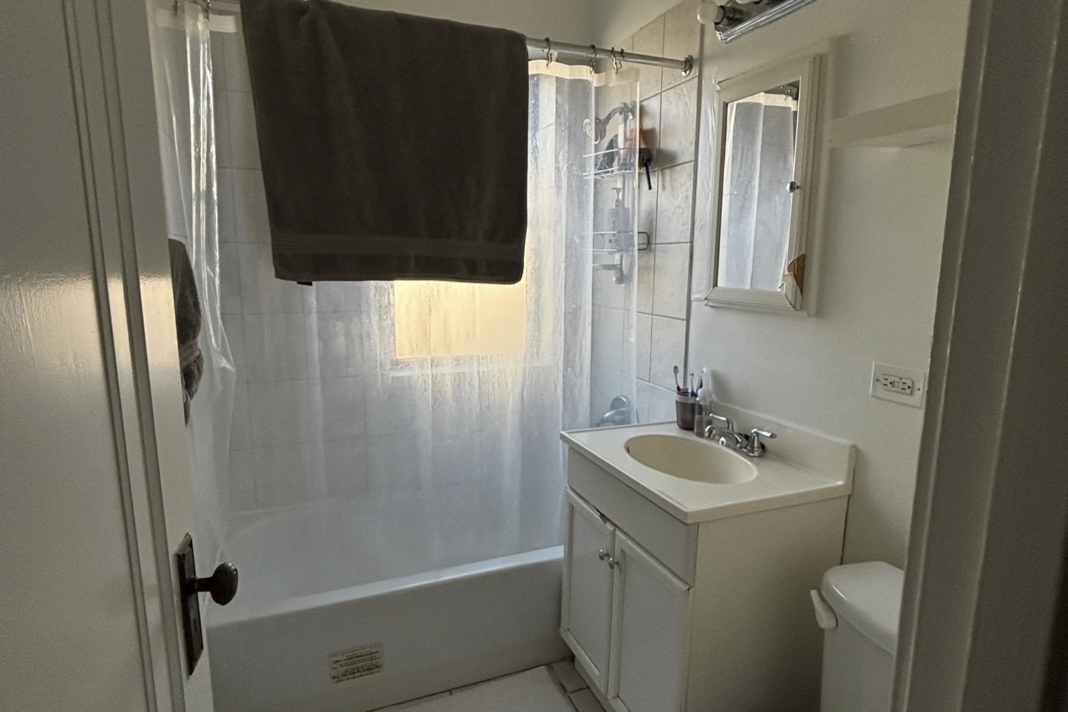 3325 N Lakewood Ave Apt 2, Chicago IL properties 3323-25-n-lakewood-chicago-il-60657-lake-view 3325-2