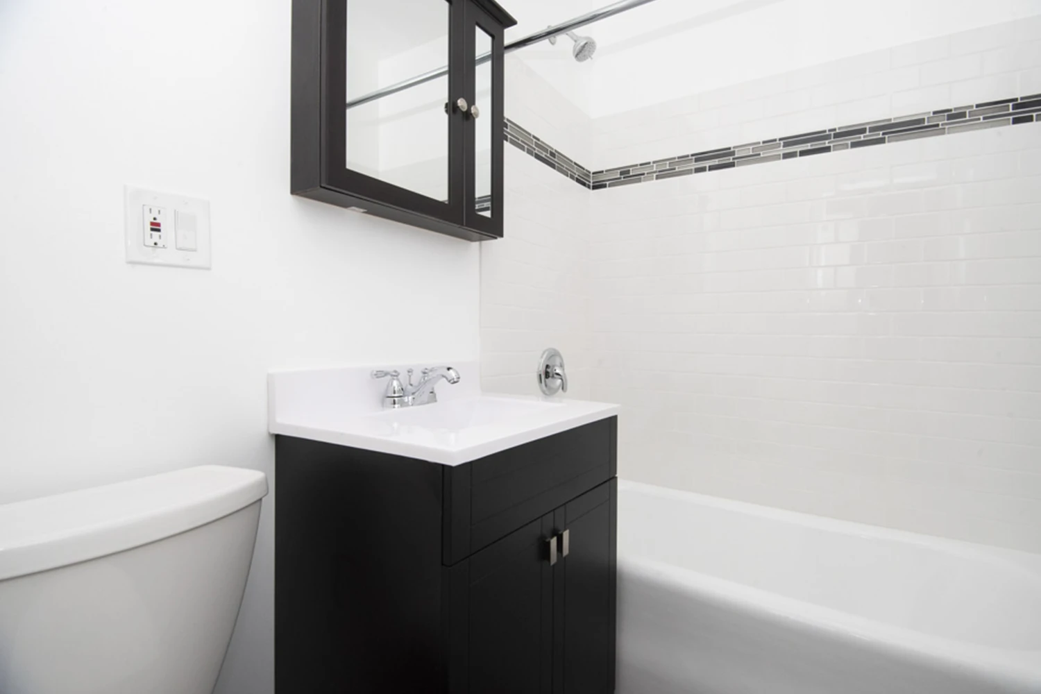 3345 N Marshfield Ave Apt 402, Chicago IL properties 3345-47-n-marshfield-chicago-il-60657-lake-view 3345-402   