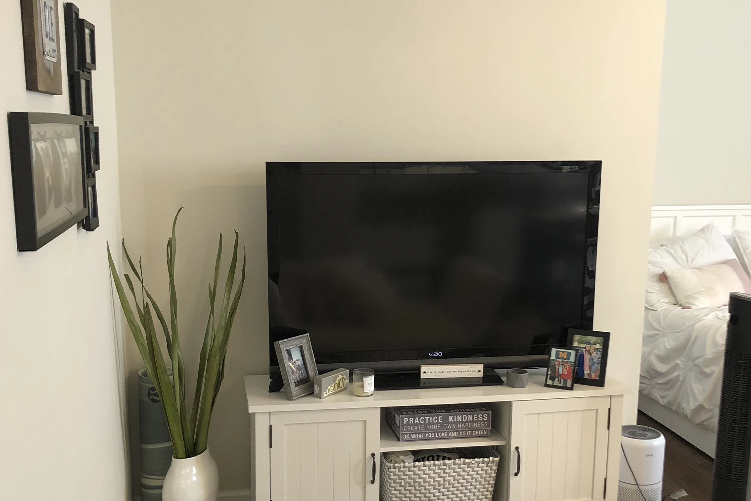 3345 N Marshfield Ave Apt 410, Chicago IL properties 3345-47-n-marshfield-chicago-il-60657-lake-view 3345-410