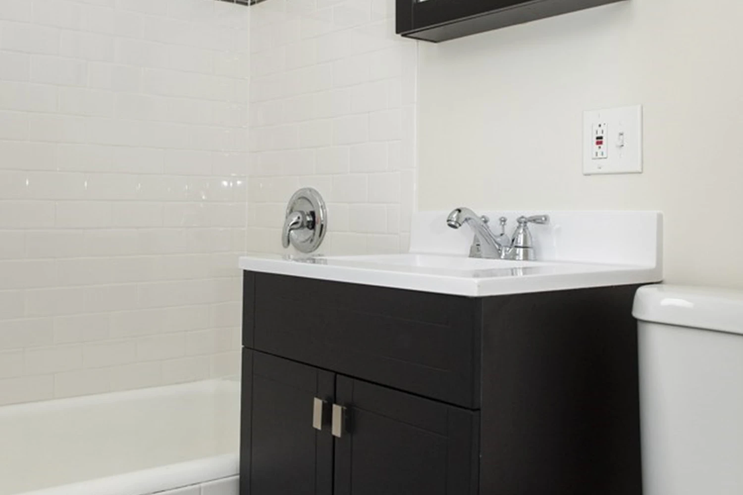 646.5 W Roscoe St Apt 3S, Chicago IL properties 646-48-w-roscoe-chicago-il-60657-lake-view 646-5-3s   