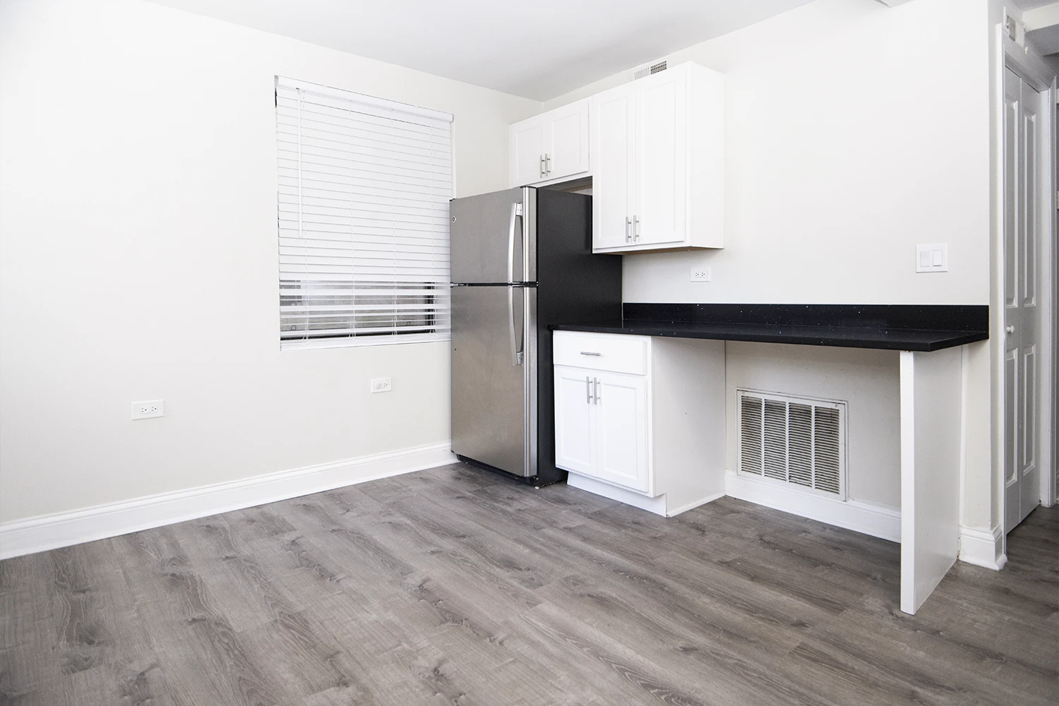 943 Judson Ave St Apt GDN, Evanston IL properties 312-320-lee-st-evanston-il-60202 943-gdn   