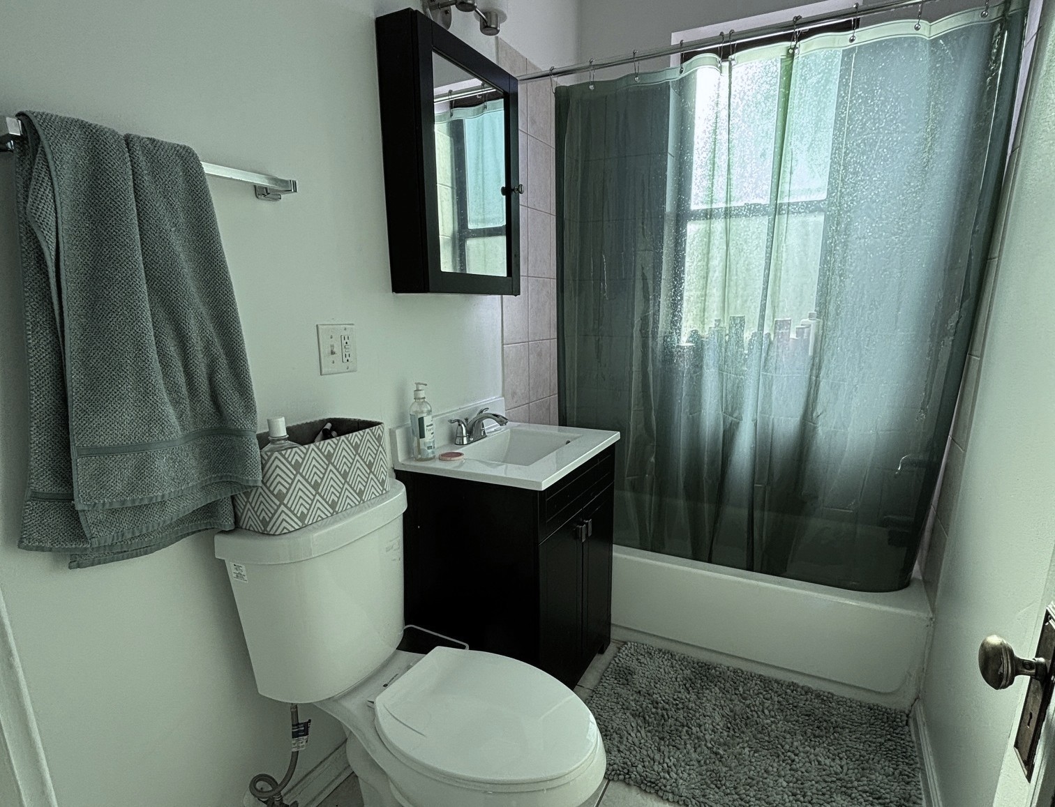 1251 W Henderson St Apt 3, Chicago IL properties 3323-25-n-lakewood-chicago-il-60657-lake-view 1251-3