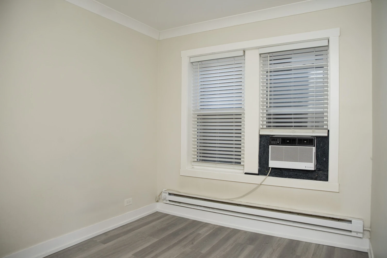 1415 W Hutchinson St Apt 1, Chicago IL properties 4216-26-n-clark-st-chicago-il-60613-lake-view 1415-1