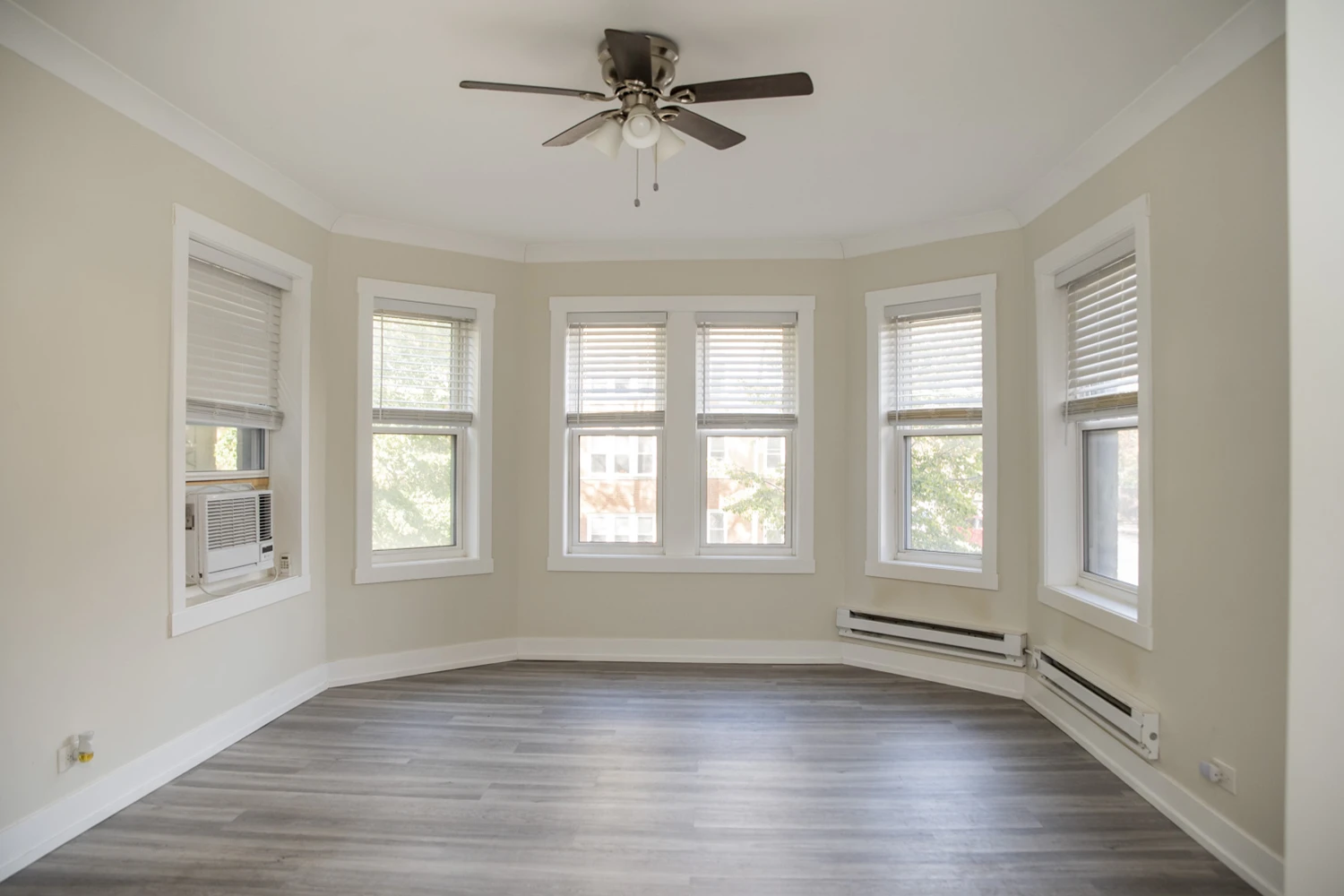 1415 W Hutchinson St Apt 1, Chicago IL properties 4216-26-n-clark-st-chicago-il-60613-lake-view 1415-1