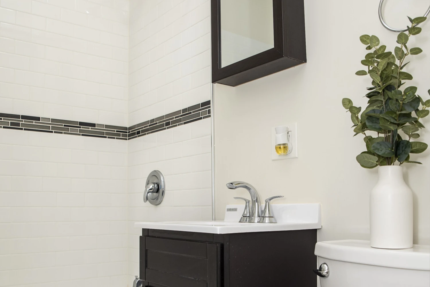 1415 W Hutchinson St Apt 1, Chicago IL properties 4216-26-n-clark-st-chicago-il-60613-lake-view 1415-1