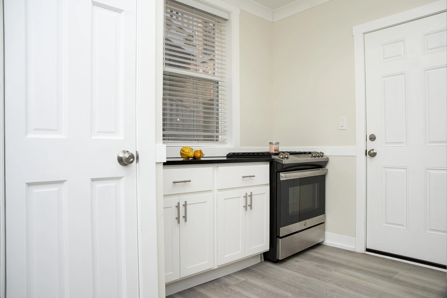 1415 W Hutchinson St Apt 3, Chicago IL properties 4216-26-n-clark-st-chicago-il-60613-lake-view 1415-3   