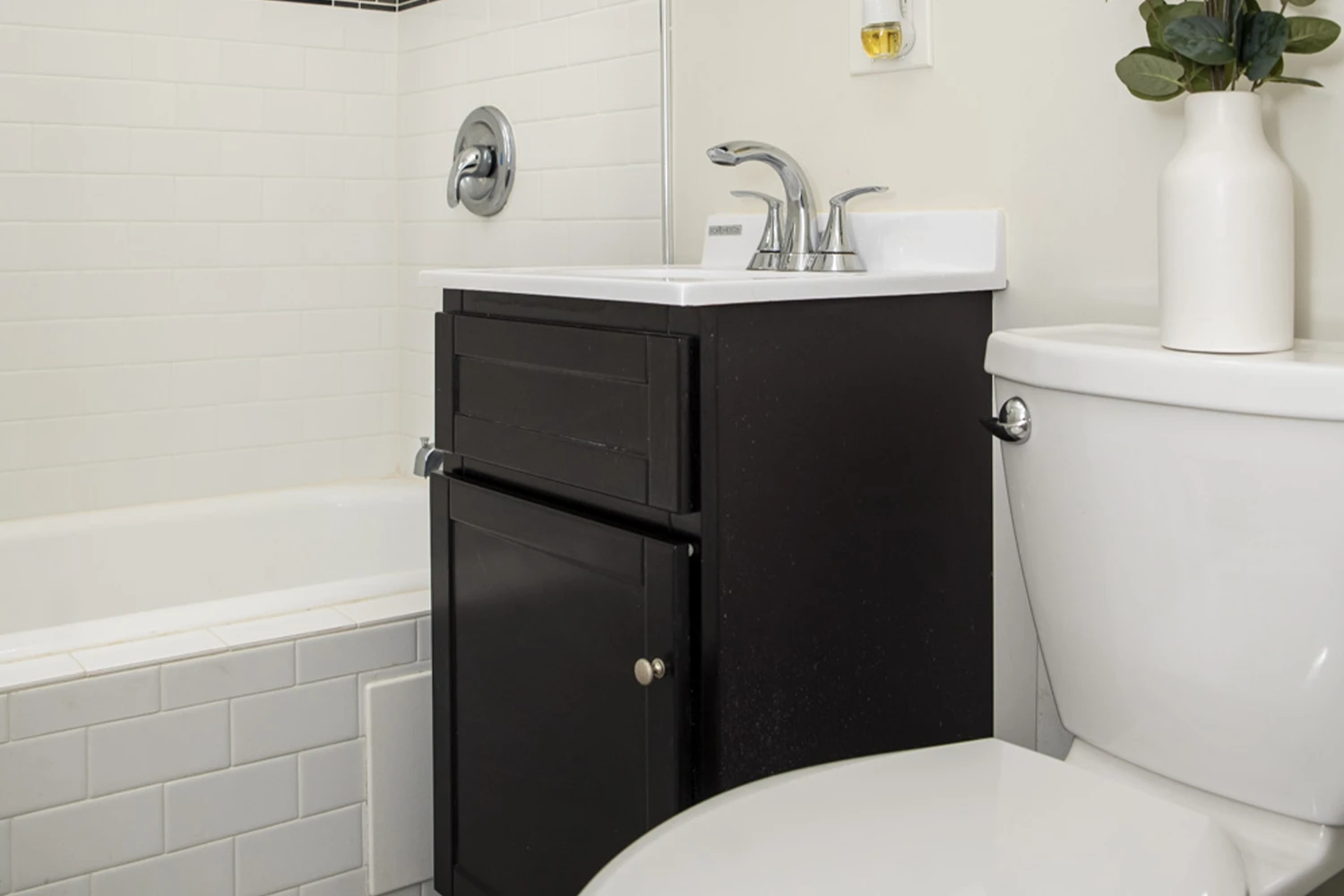 1417 W Hutchinson St Apt 1, Chicago IL properties 4216-26-n-clark-st-chicago-il-60613-lake-view 1417-1