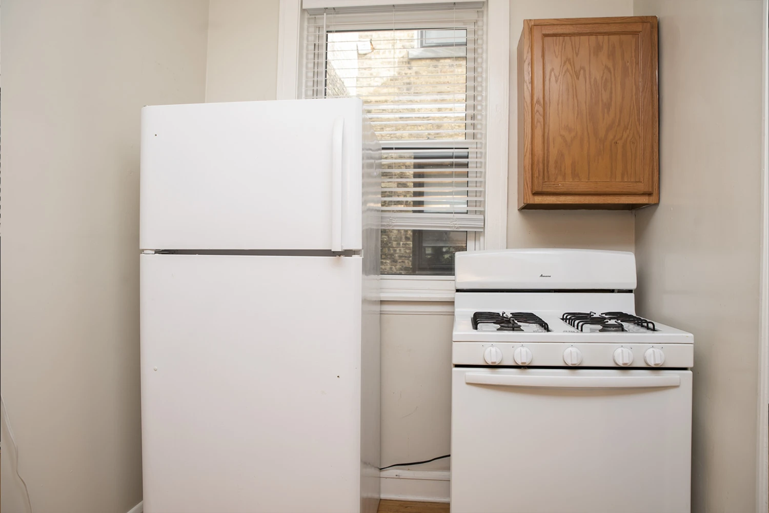 1417 W Hutchinson St Apt 2, Chicago IL properties 4216-26-n-clark-st-chicago-il-60613-lake-view 1417-2