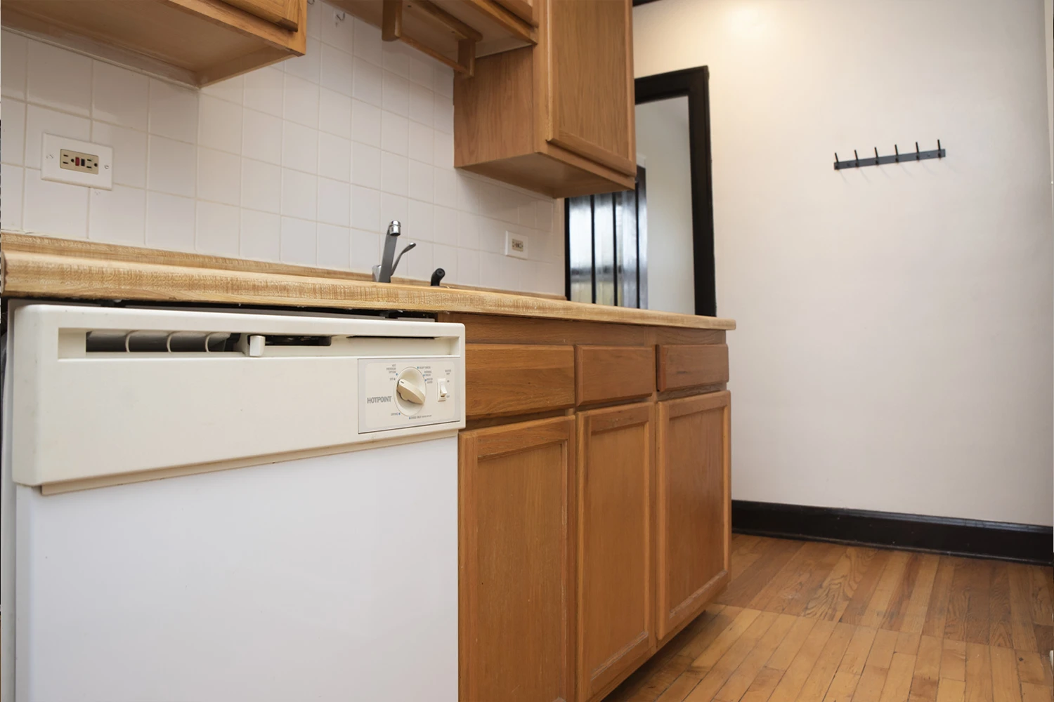 1417 W Hutchinson St Apt 2, Chicago IL properties 4216-26-n-clark-st-chicago-il-60613-lake-view 1417-2