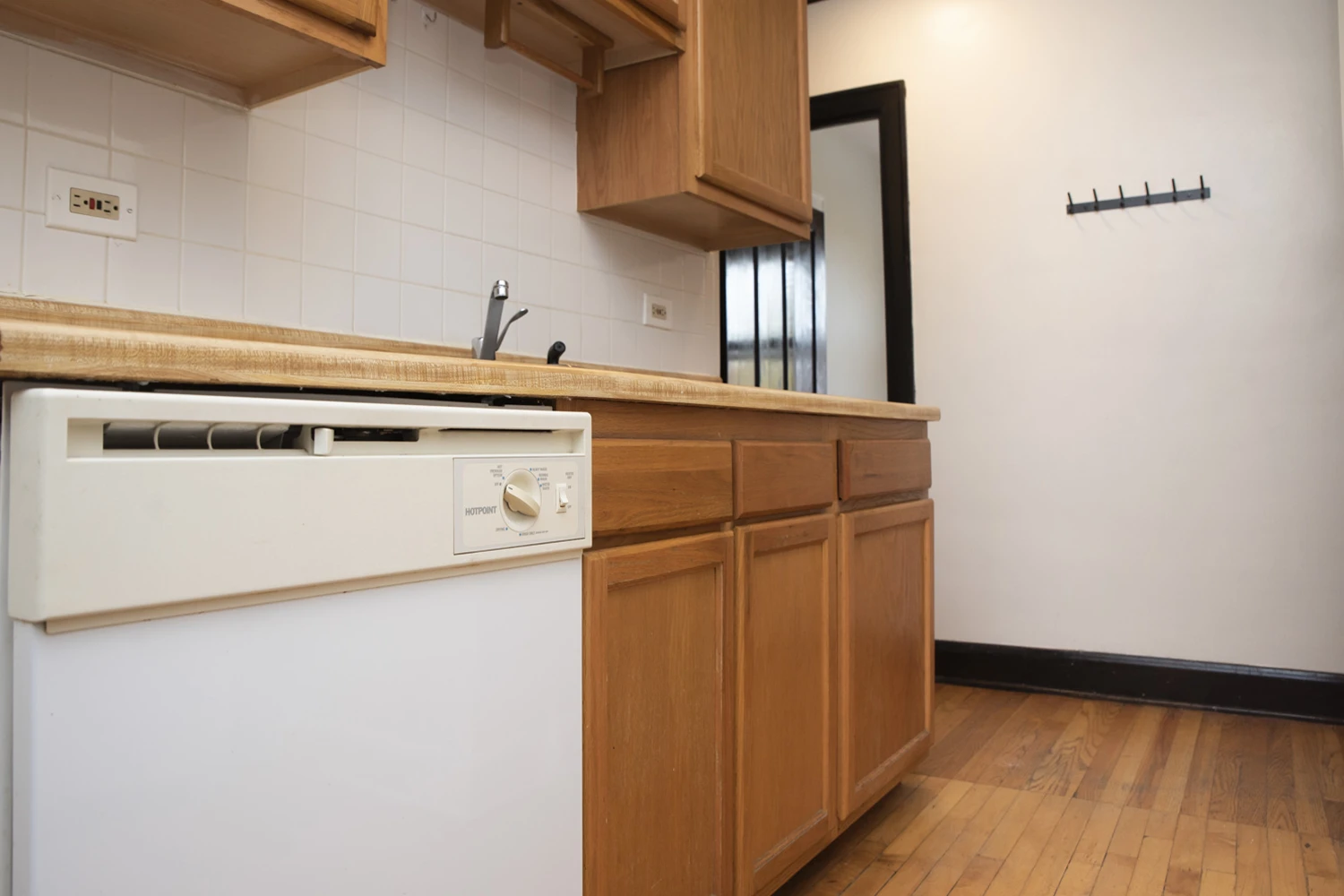 1417 W Hutchinson St Apt 3, Chicago IL properties 4216-26-n-clark-st-chicago-il-60613-lake-view 1417-3