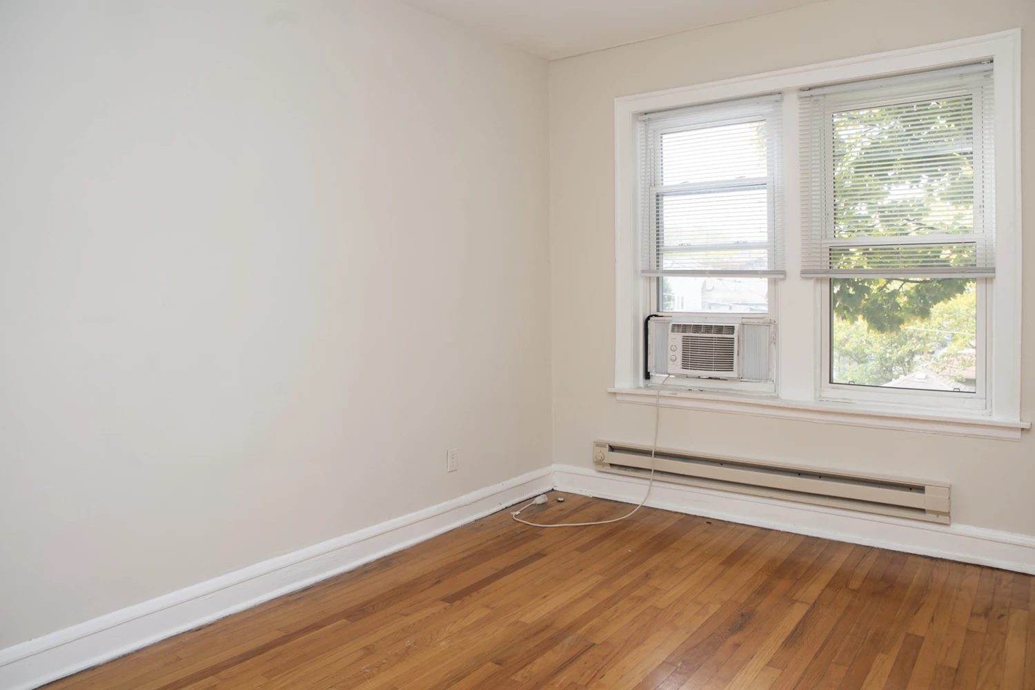 4220 N Clark St Apt 1, Chicago IL properties 4216-26-n-clark-st-chicago-il-60613-lake-view 4220-1
