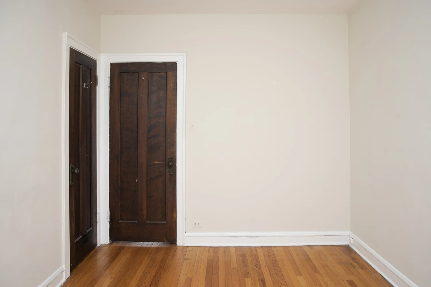 4220 N Clark St Apt 1, Chicago IL properties 4216-26-n-clark-st-chicago-il-60613-lake-view 4220-1