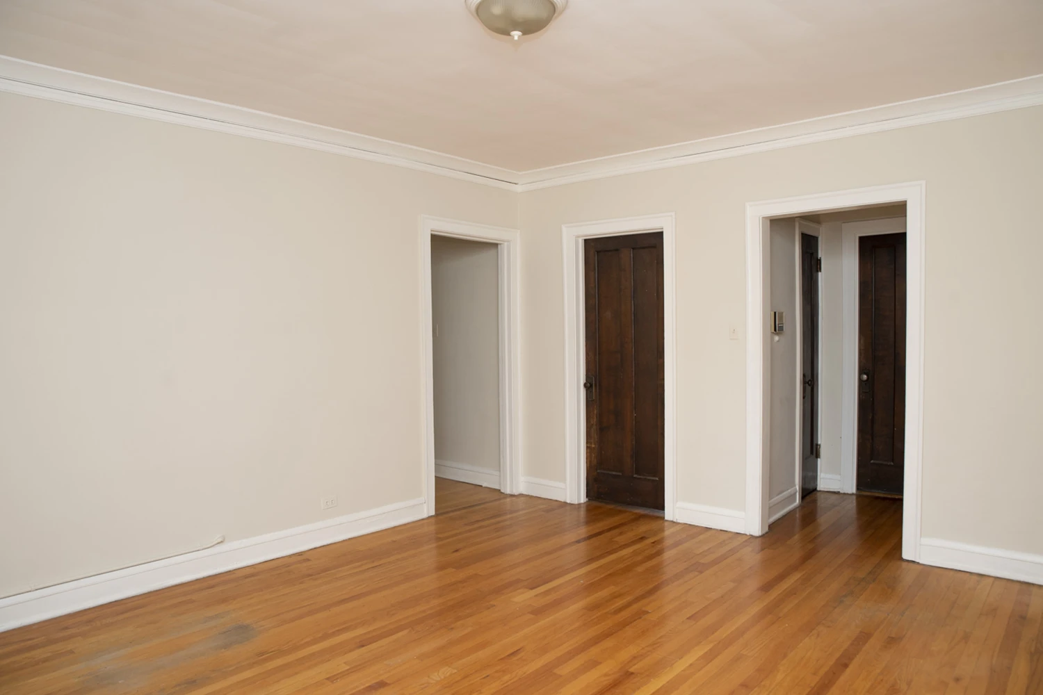 4220 N Clark St Apt 1, Chicago IL properties 4216-26-n-clark-st-chicago-il-60613-lake-view 4220-1