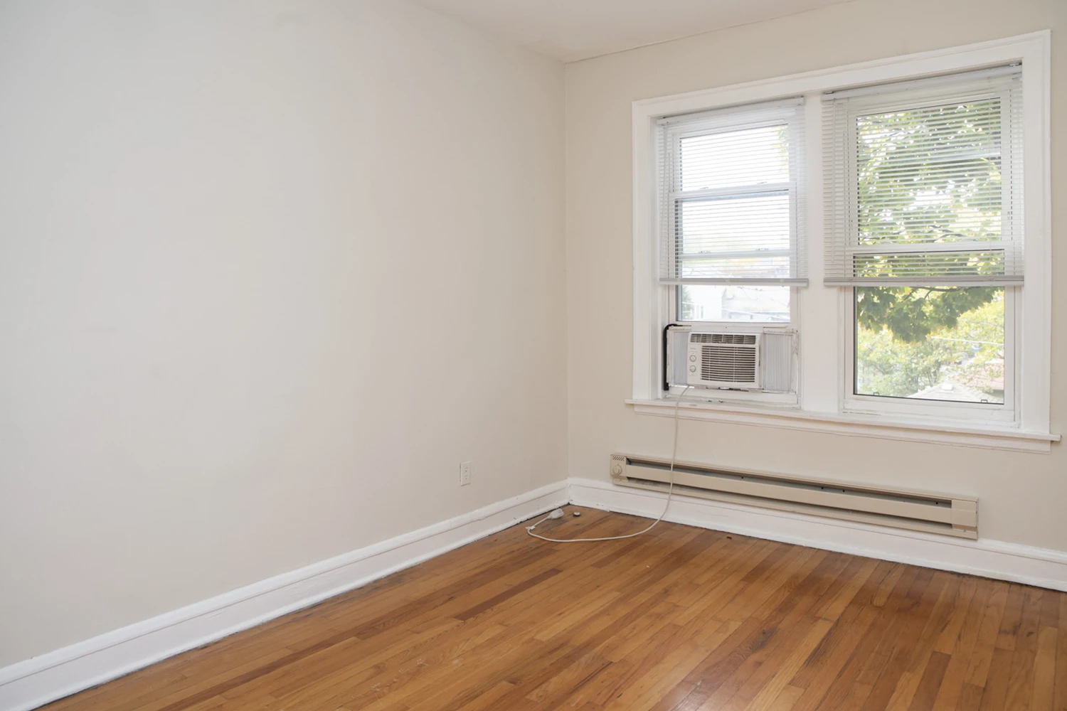 4220 N Clark St Apt 2, Chicago IL properties 4216-26-n-clark-st-chicago-il-60613-lake-view 4220-2