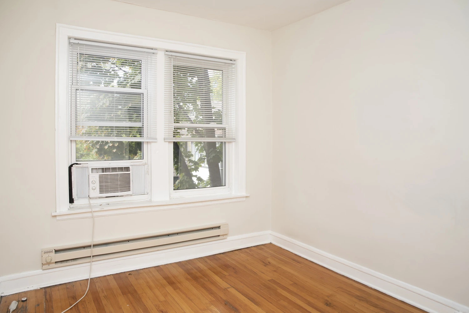 4220 N Clark St Apt 2, Chicago IL properties 4216-26-n-clark-st-chicago-il-60613-lake-view 4220-2
