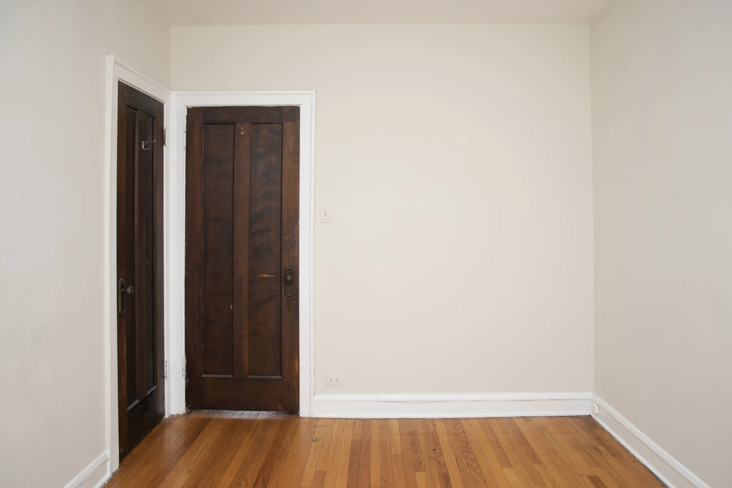 4220 N Clark St Apt 2, Chicago IL properties 4216-26-n-clark-st-chicago-il-60613-lake-view 4220-2