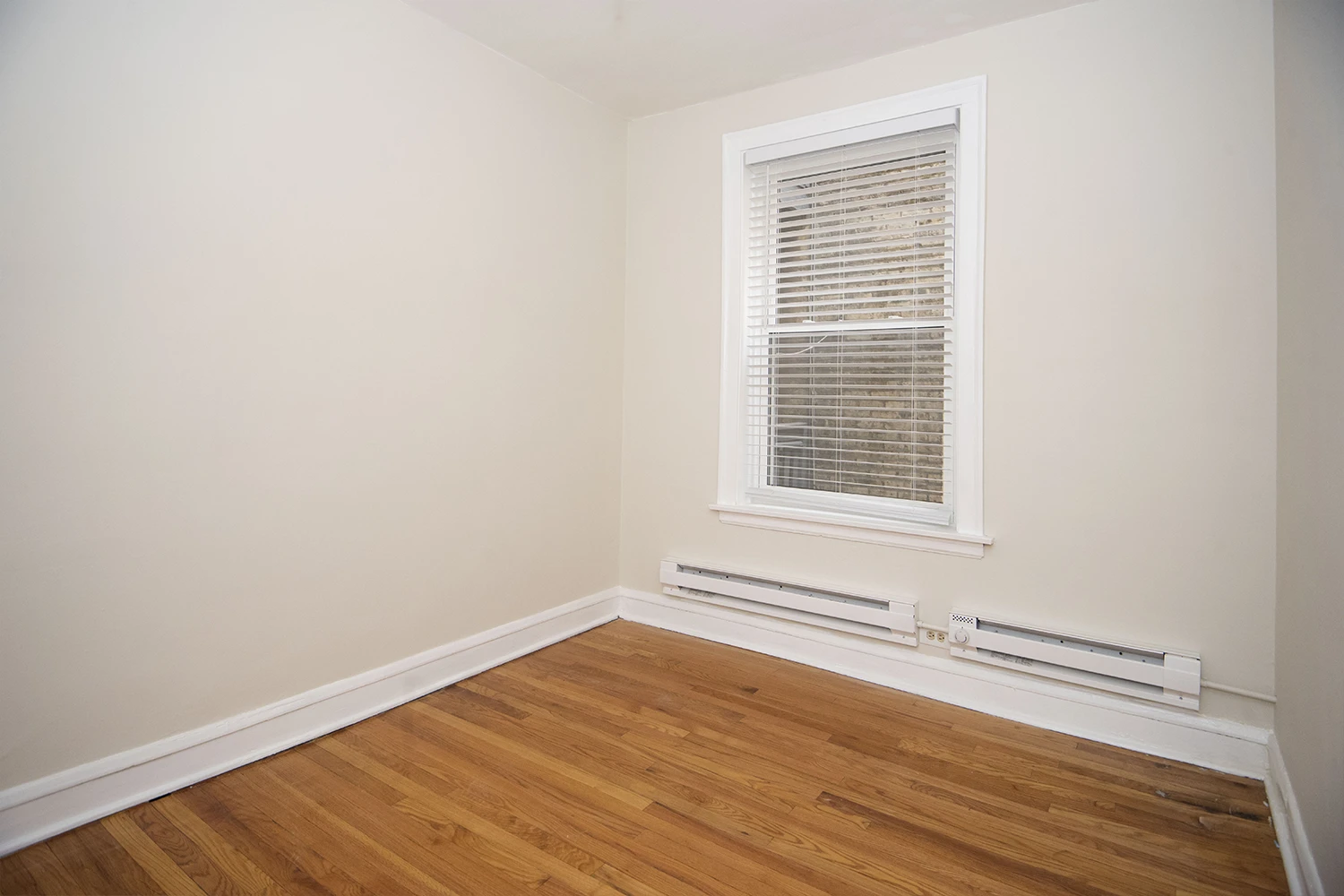 4224 N Clark St Apt 1, Chicago IL properties 4216-26-n-clark-st-chicago-il-60613-lake-view 4224-1