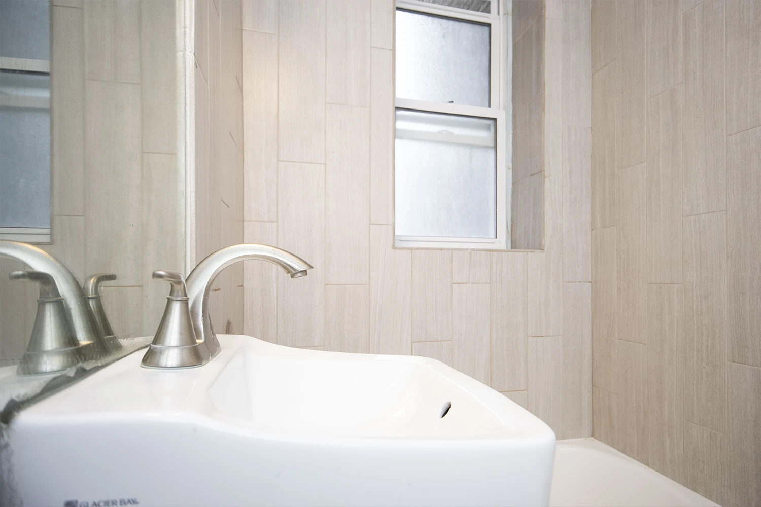 511 W Belmont Ave Apt 1, Chicago IL properties 511-w-belmont-chicago-il-60657-lake-view 511-1
