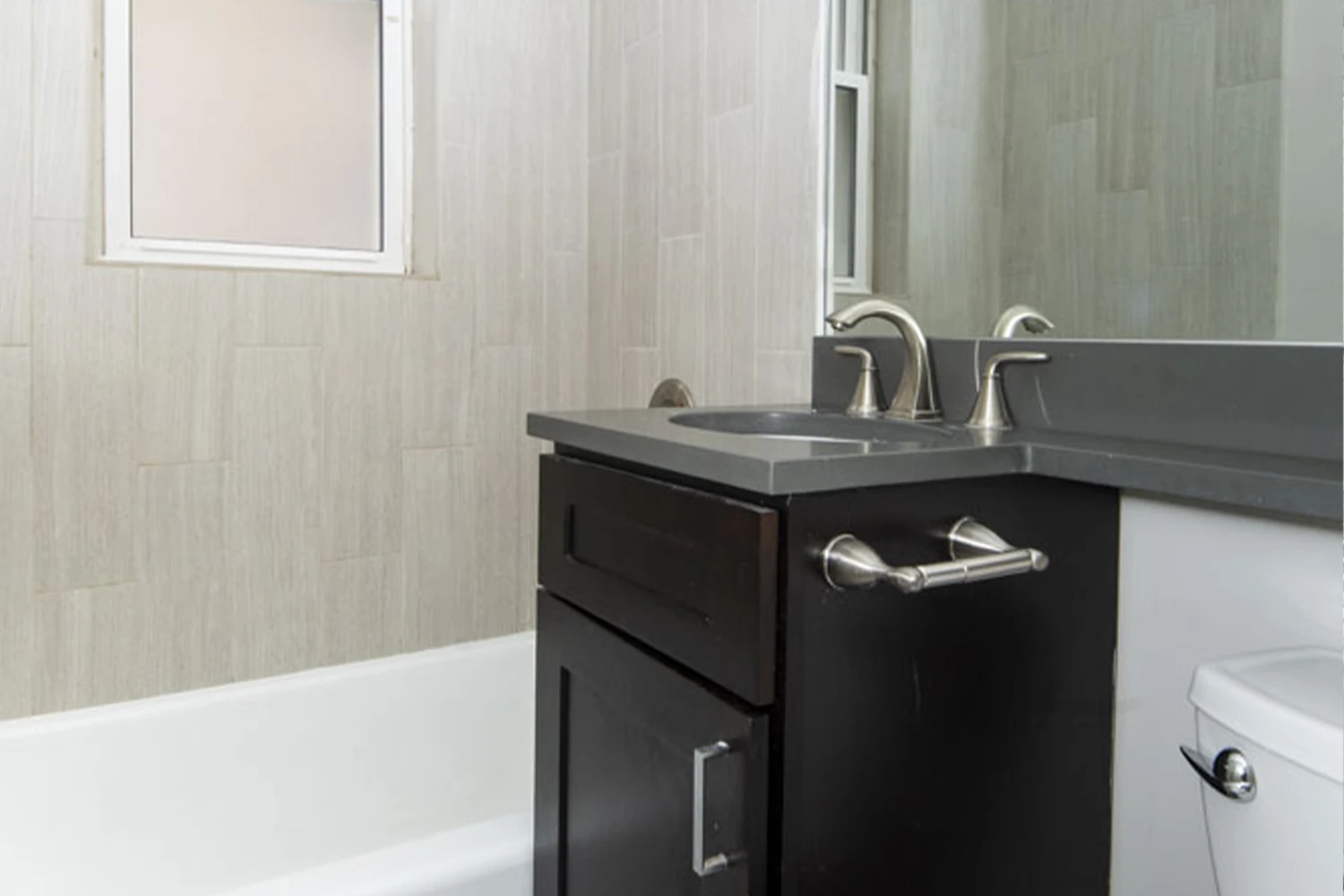 511 W Belmont Ave Apt 25, Chicago IL properties 511-w-belmont-chicago-il-60657-lake-view 511-25
