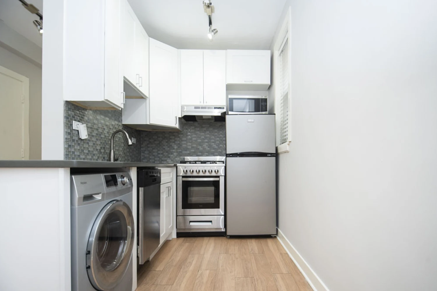 511 W Belmont Ave Apt 25, Chicago IL properties 511-w-belmont-chicago-il-60657-lake-view 511-25