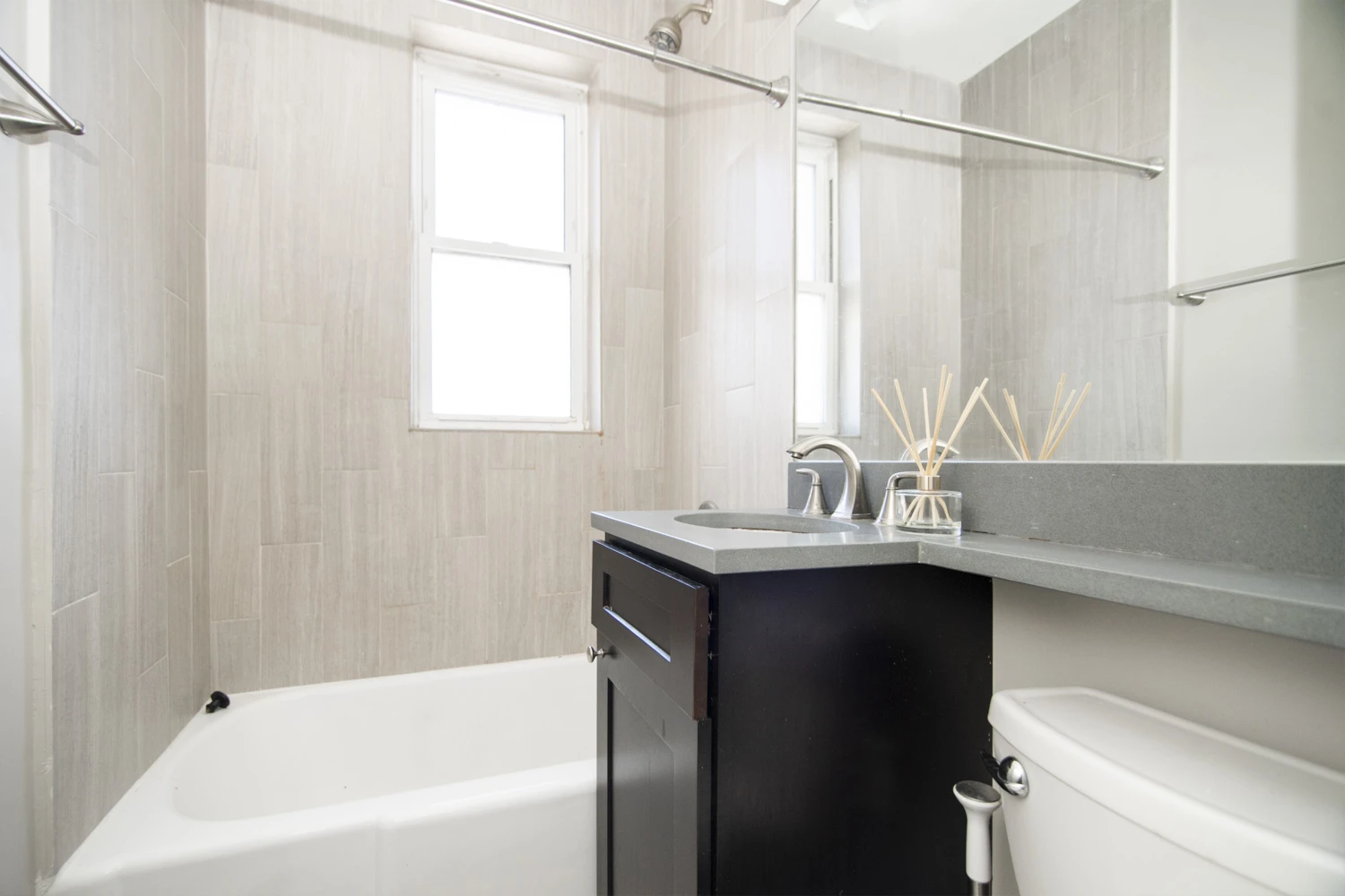 511 W Belmont Ave Apt 28, Chicago IL properties 511-w-belmont-chicago-il-60657-lake-view 511-28
