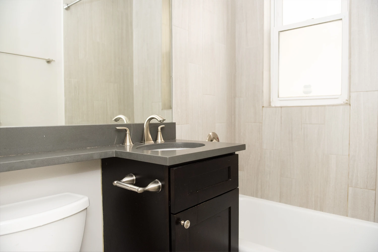 511 W Belmont Ave Apt 3, Chicago IL properties 511-w-belmont-chicago-il-60657-lake-view 511-3