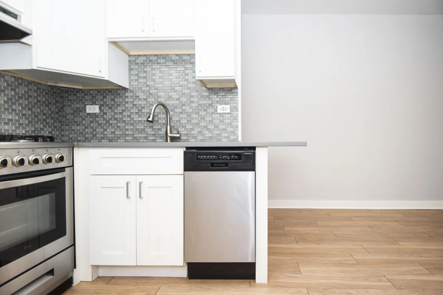 511 W Belmont Ave Apt 44, Chicago IL properties 511-w-belmont-chicago-il-60657-lake-view 511-44