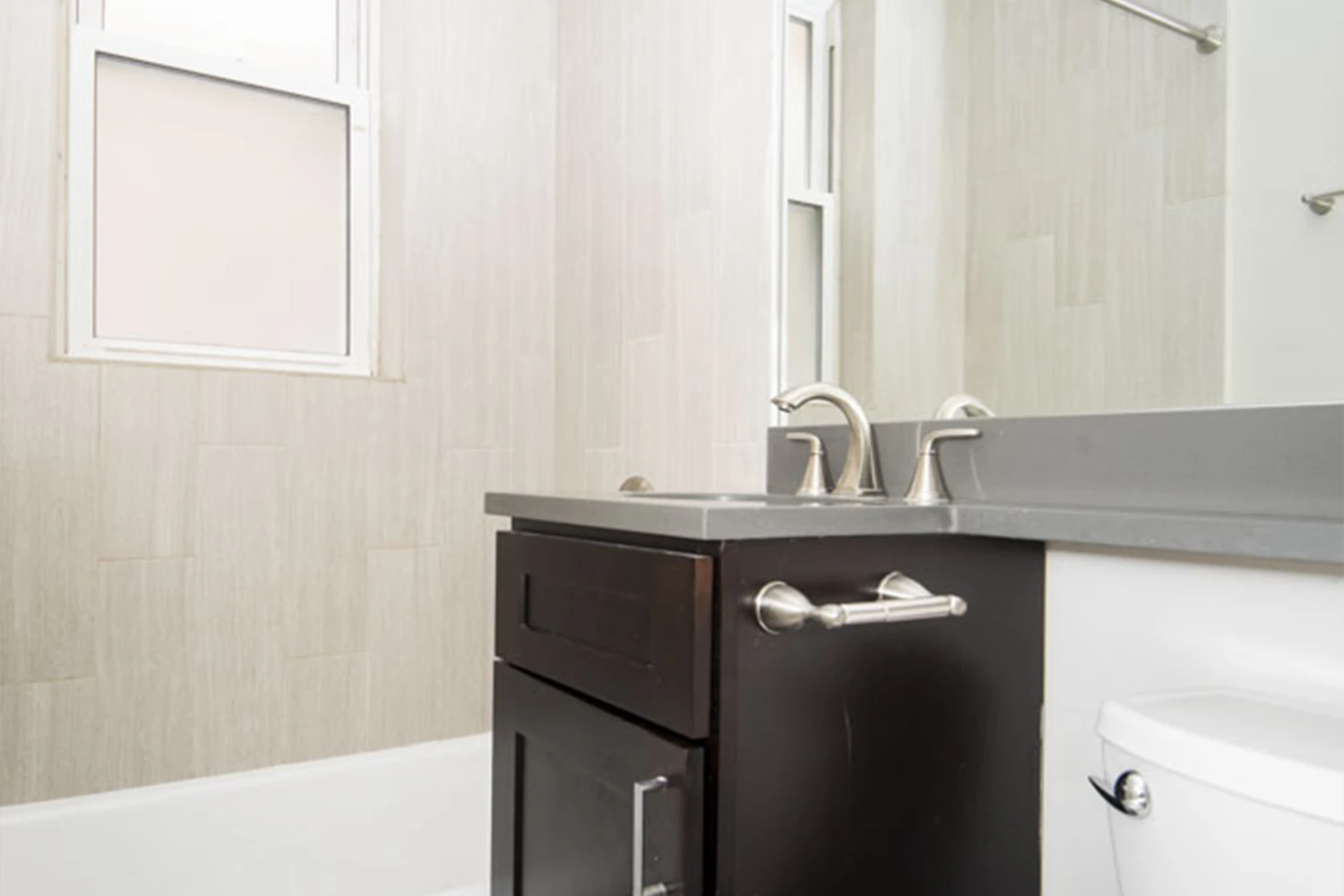 511 W Belmont Ave Apt 5, Chicago IL properties 511-w-belmont-chicago-il-60657-lake-view 511-5
