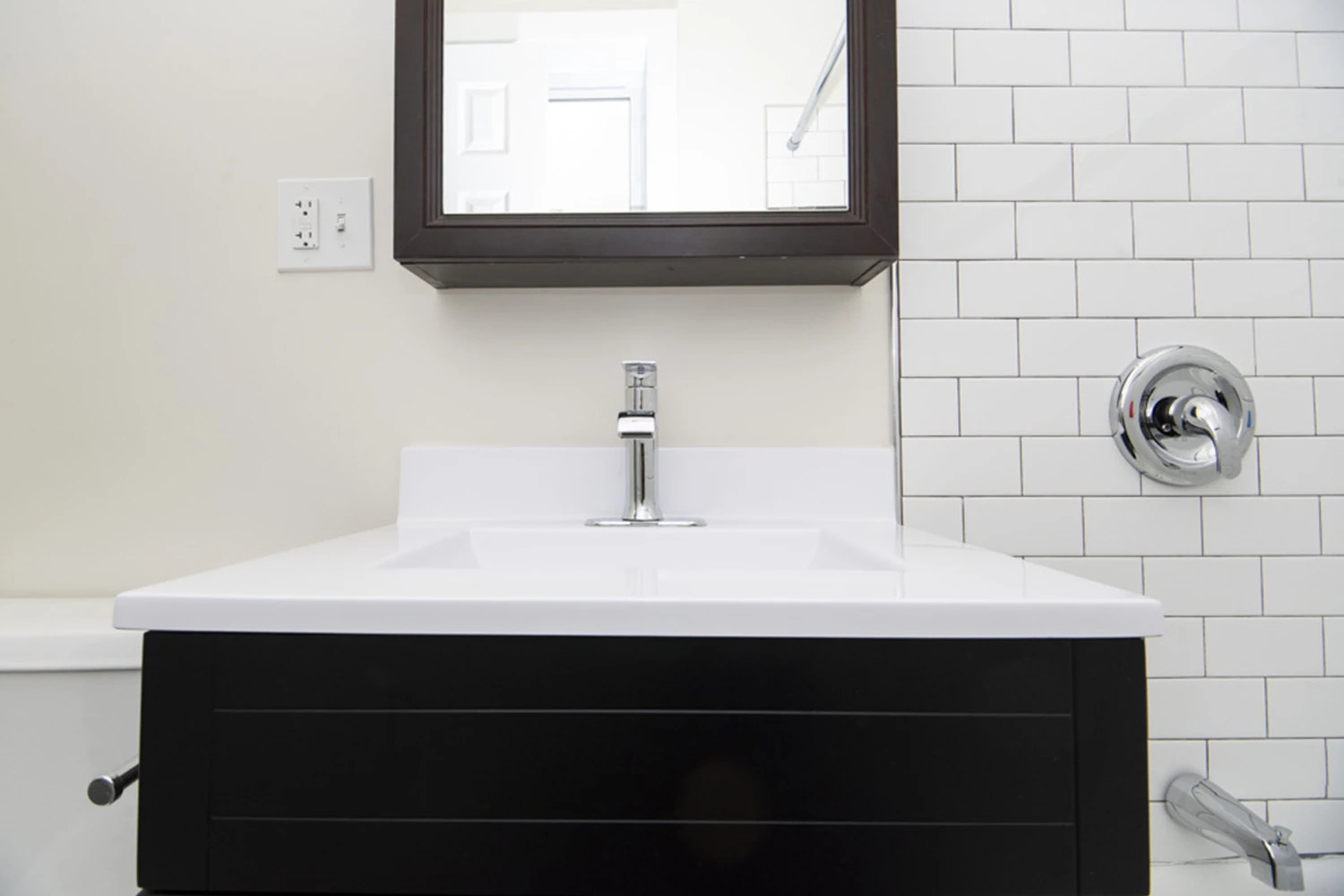 646 W Roscoe St Apt 2S, Chicago IL properties 646-48-w-roscoe-chicago-il-60657-lake-view 646-2s   