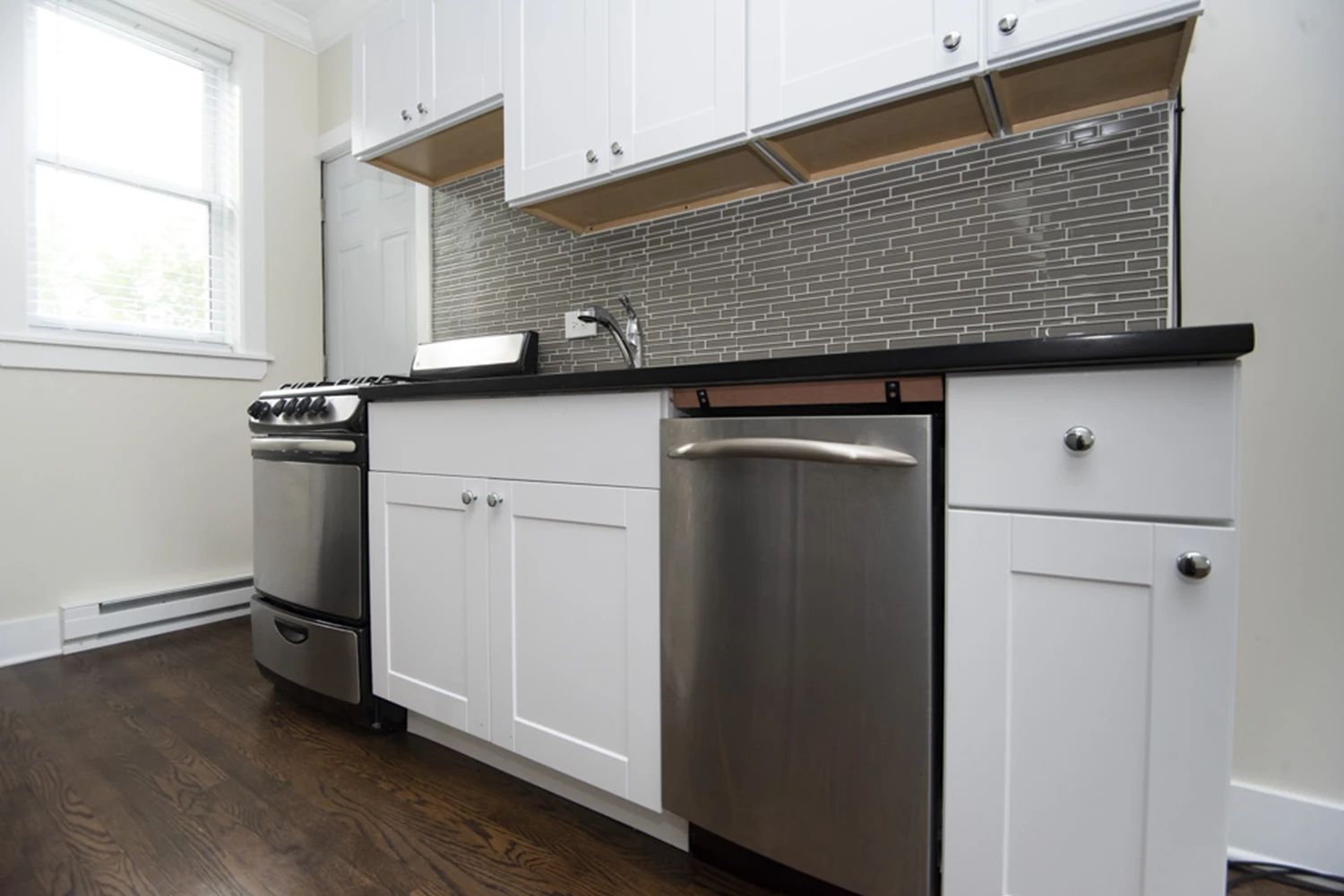 646 W Roscoe St Apt 2S, Chicago IL properties 646-48-w-roscoe-chicago-il-60657-lake-view 646-2s   