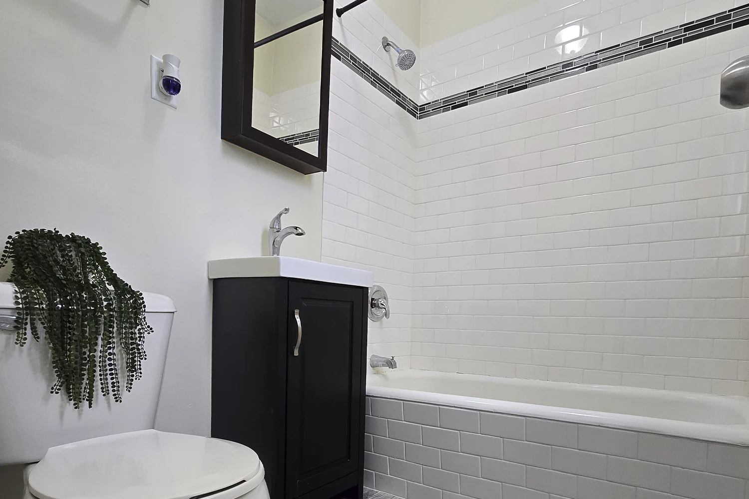 646 W Roscoe St Apt 3S, Chicago IL properties 646-48-w-roscoe-chicago-il-60657-lake-view 646-3s