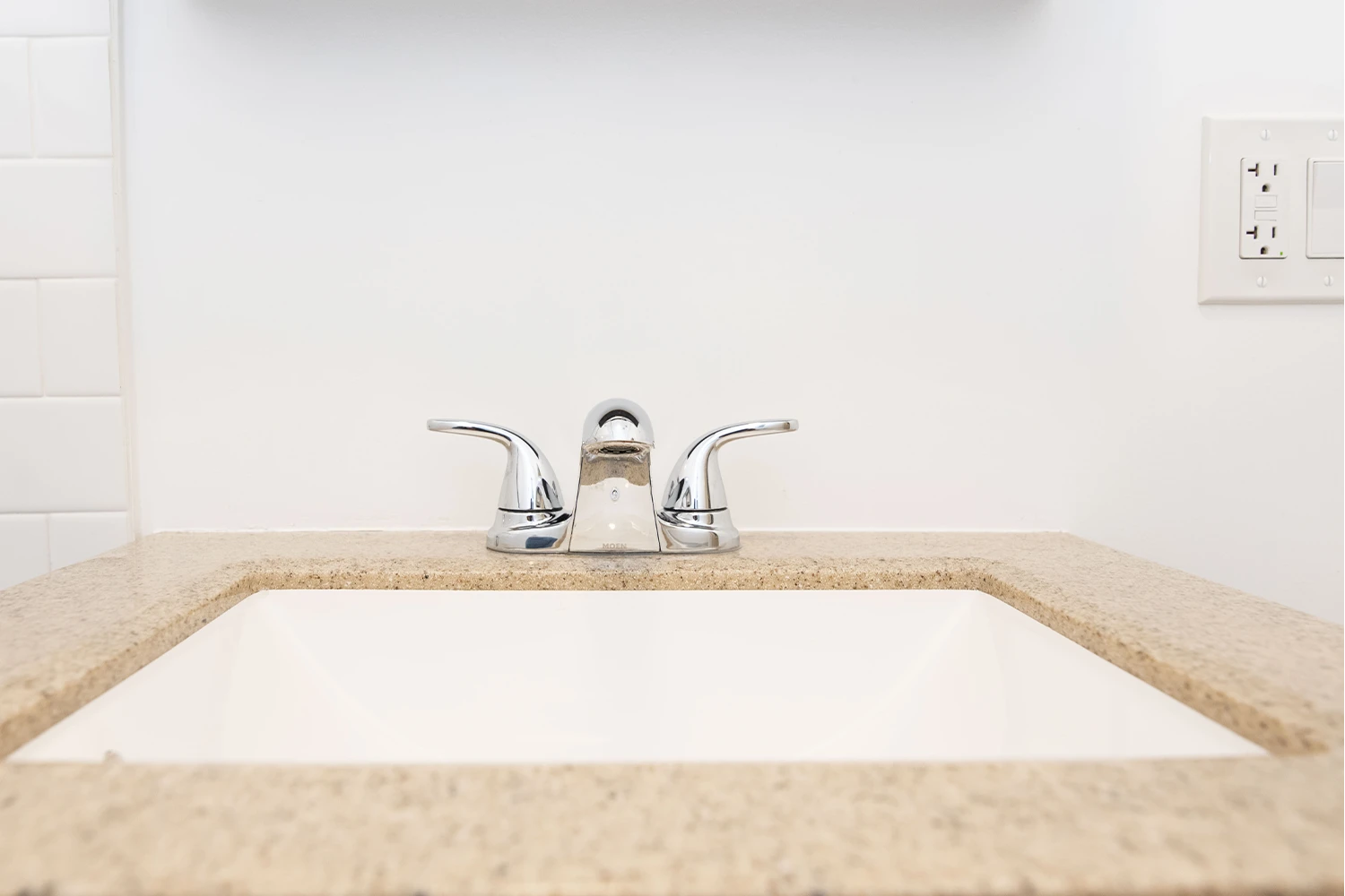 646.5 W Roscoe St Apt 3N, Chicago IL properties 646-48-w-roscoe-chicago-il-60657-lake-view 646-5-3n