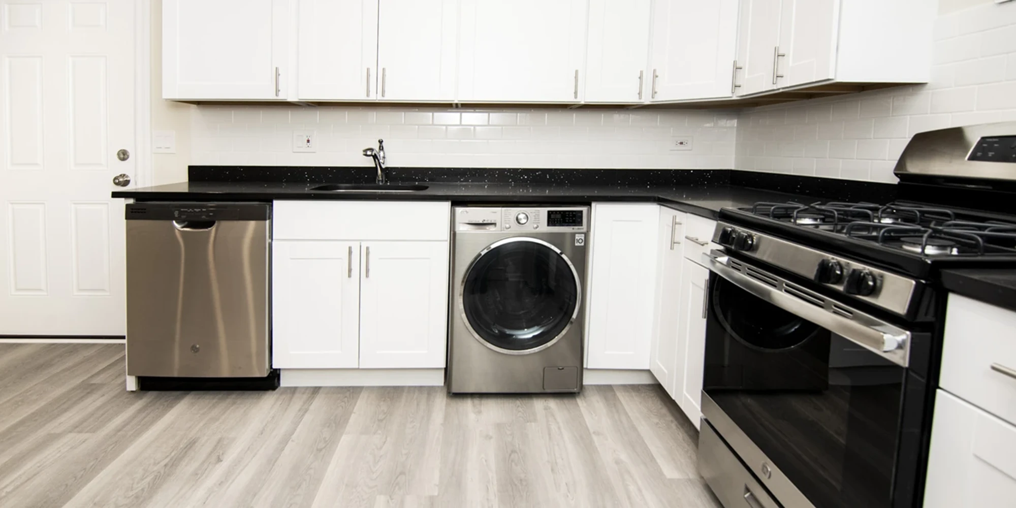 646.5 W Roscoe St Apt GD, Chicago IL properties 646-48-w-roscoe-chicago-il-60657-lake-view 646-5-gd