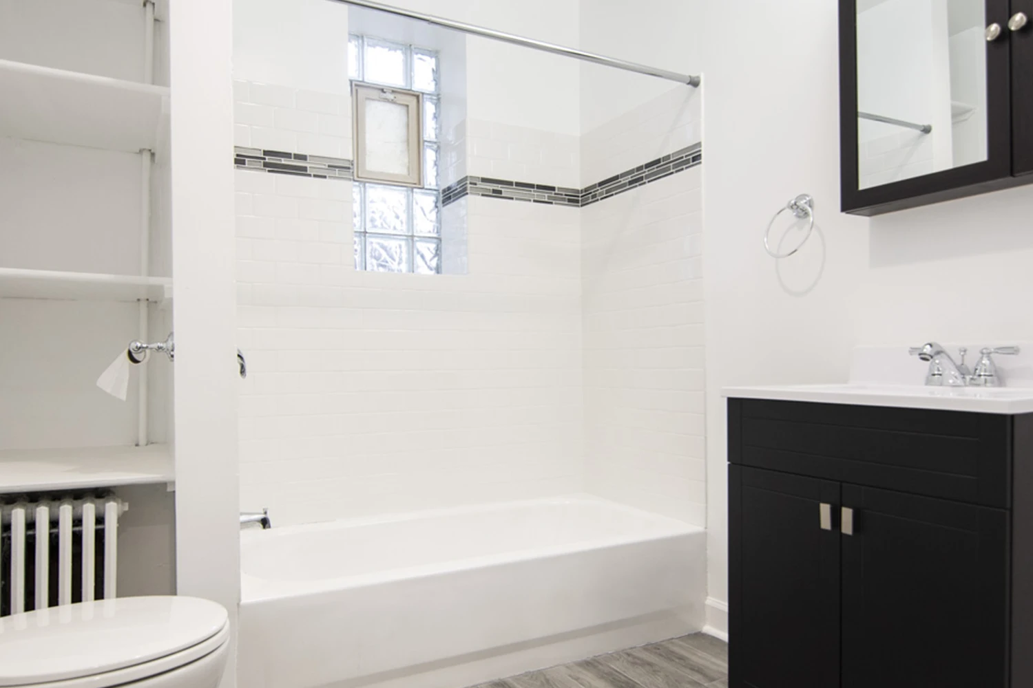 646.5 W Roscoe St Apt GD, Chicago IL properties 646-48-w-roscoe-chicago-il-60657-lake-view 646-5-gd