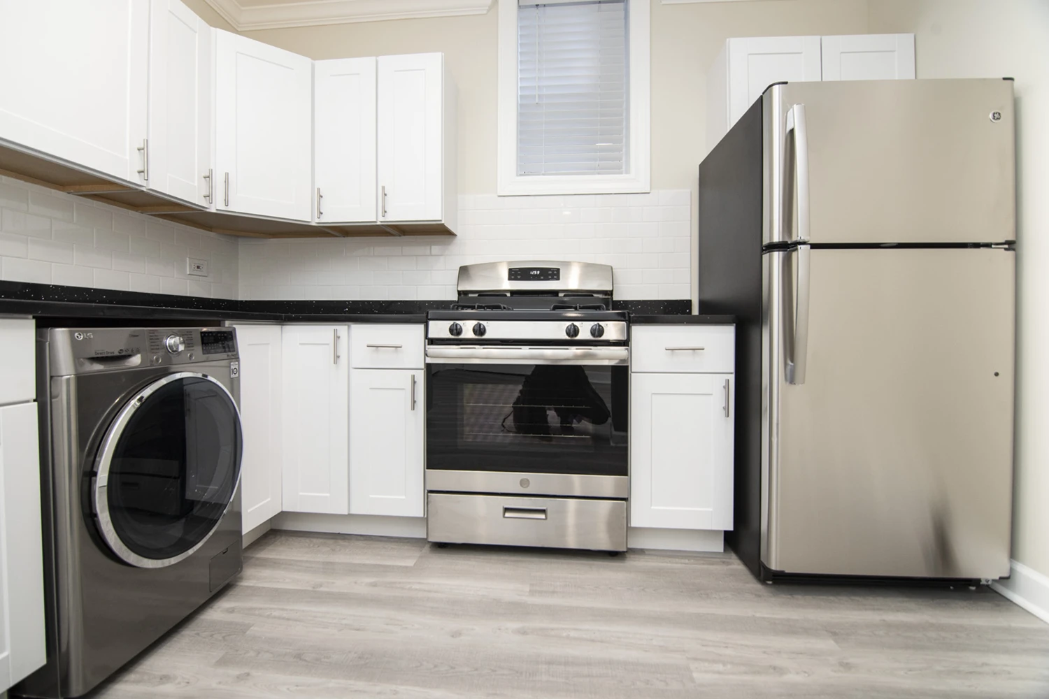 646.5 W Roscoe St Apt GD, Chicago IL properties 646-48-w-roscoe-chicago-il-60657-lake-view 646-5-gd