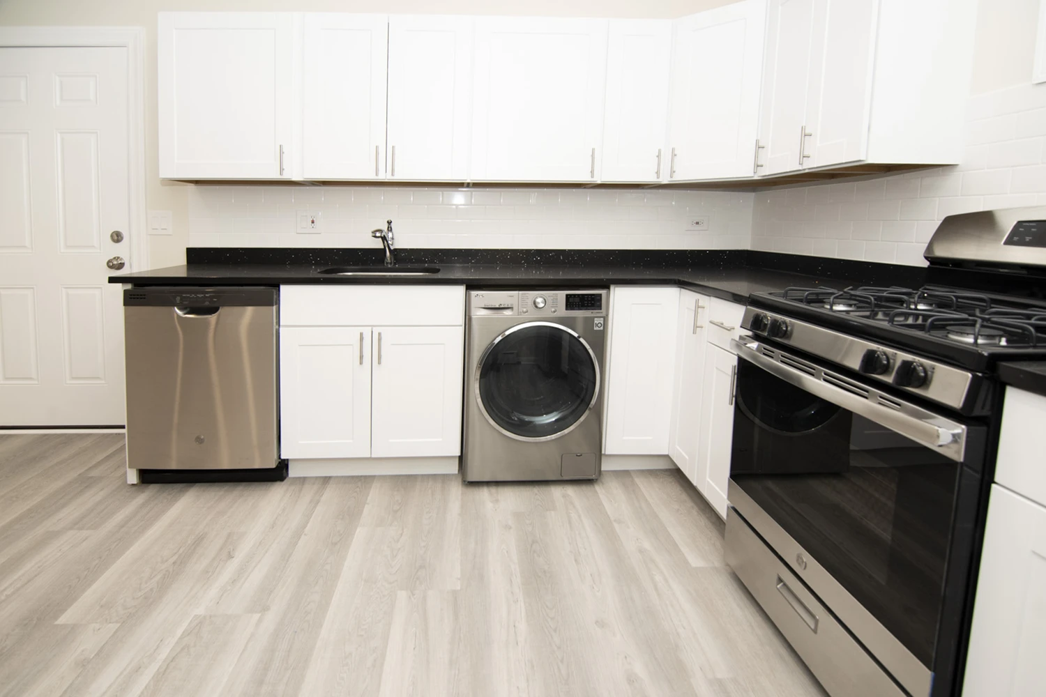 646.5 W Roscoe St Apt GD, Chicago IL properties 646-48-w-roscoe-chicago-il-60657-lake-view 646-5-gd