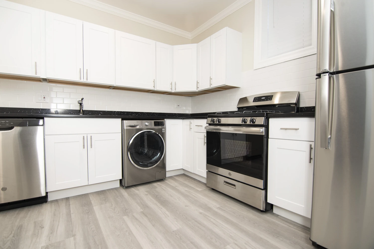 646.5 W Roscoe St Apt GD, Chicago IL properties 646-48-w-roscoe-chicago-il-60657-lake-view 646-5-gd